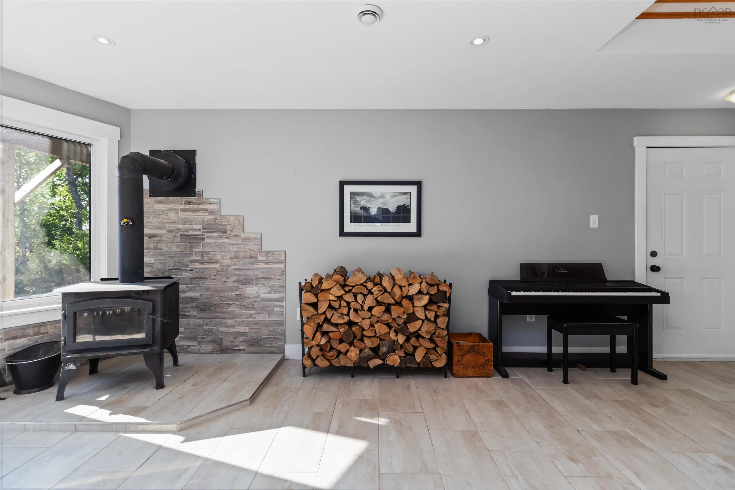 $749,000.00: 110 Oakridge Road, Mill Road