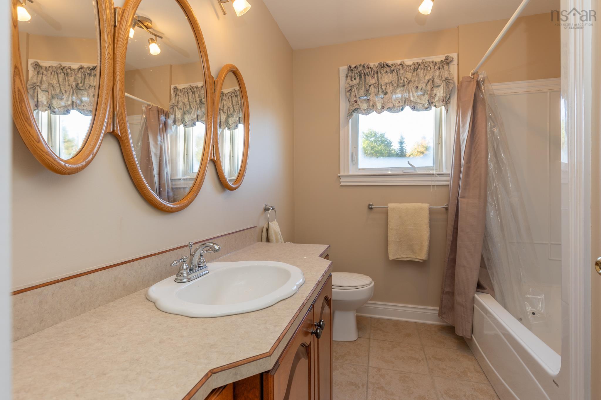 $739,000.00: 12 Homecrest Terrace, Pleasant Valley