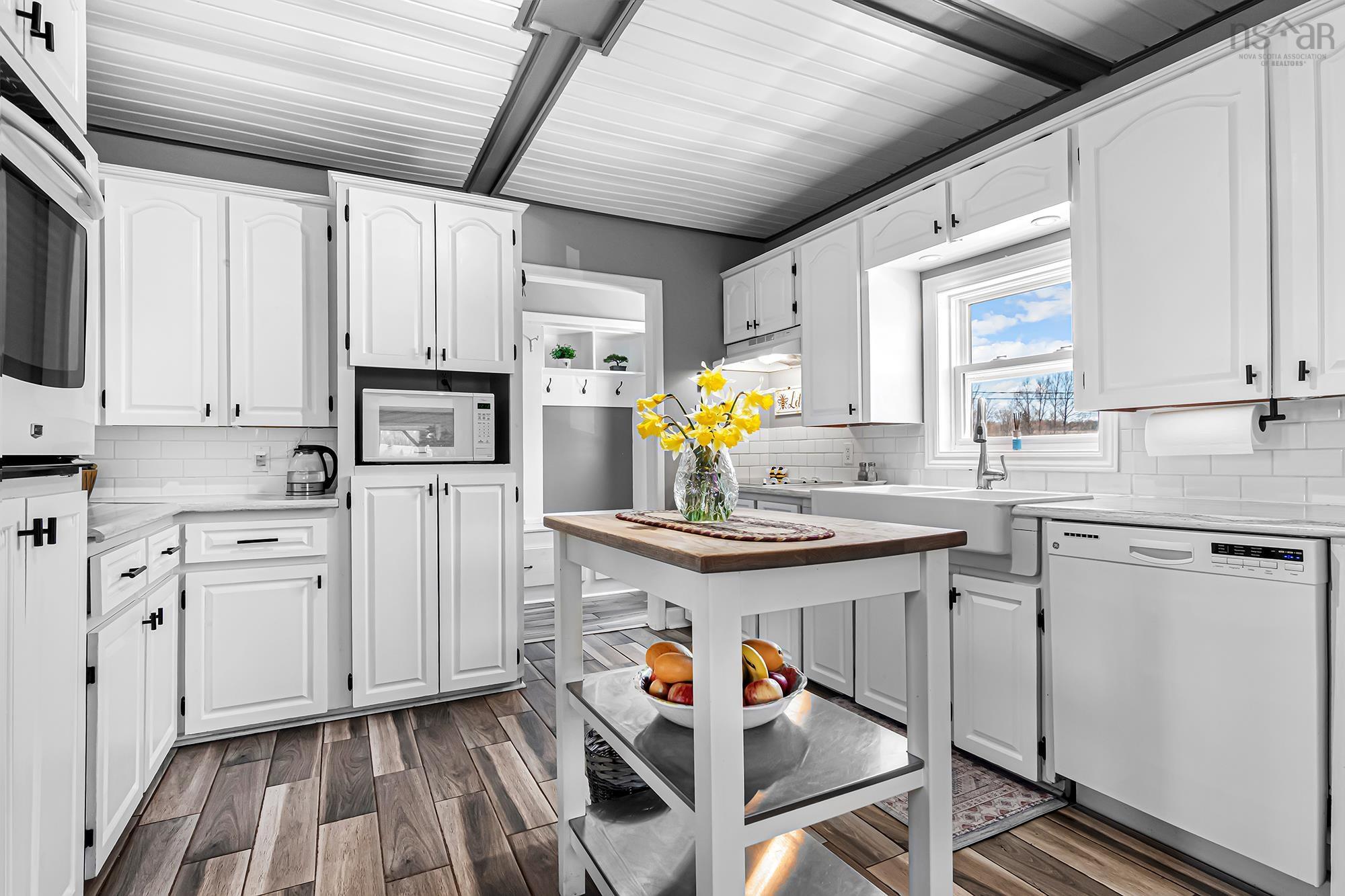 $549,900.00: 1158 Avondale Road, Poplar Grove