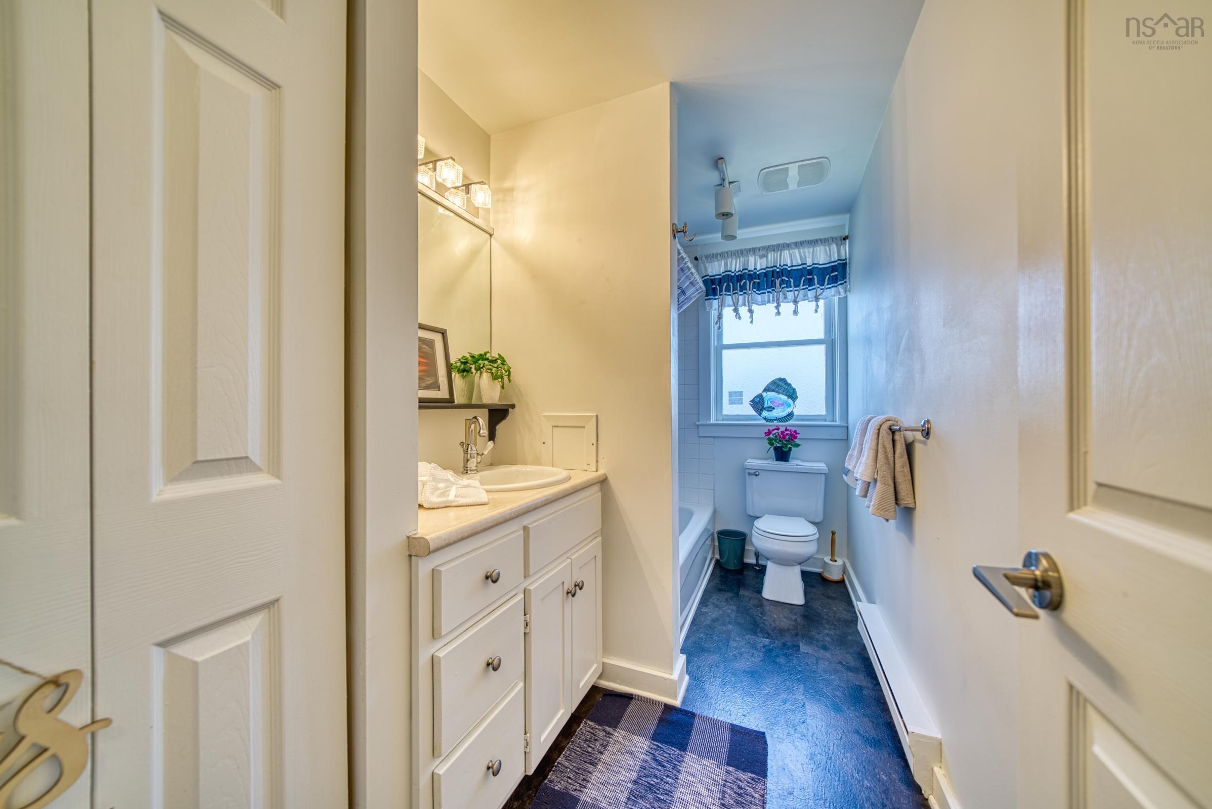 $474,900.00: 2 601 Main Street, Mahone Bay