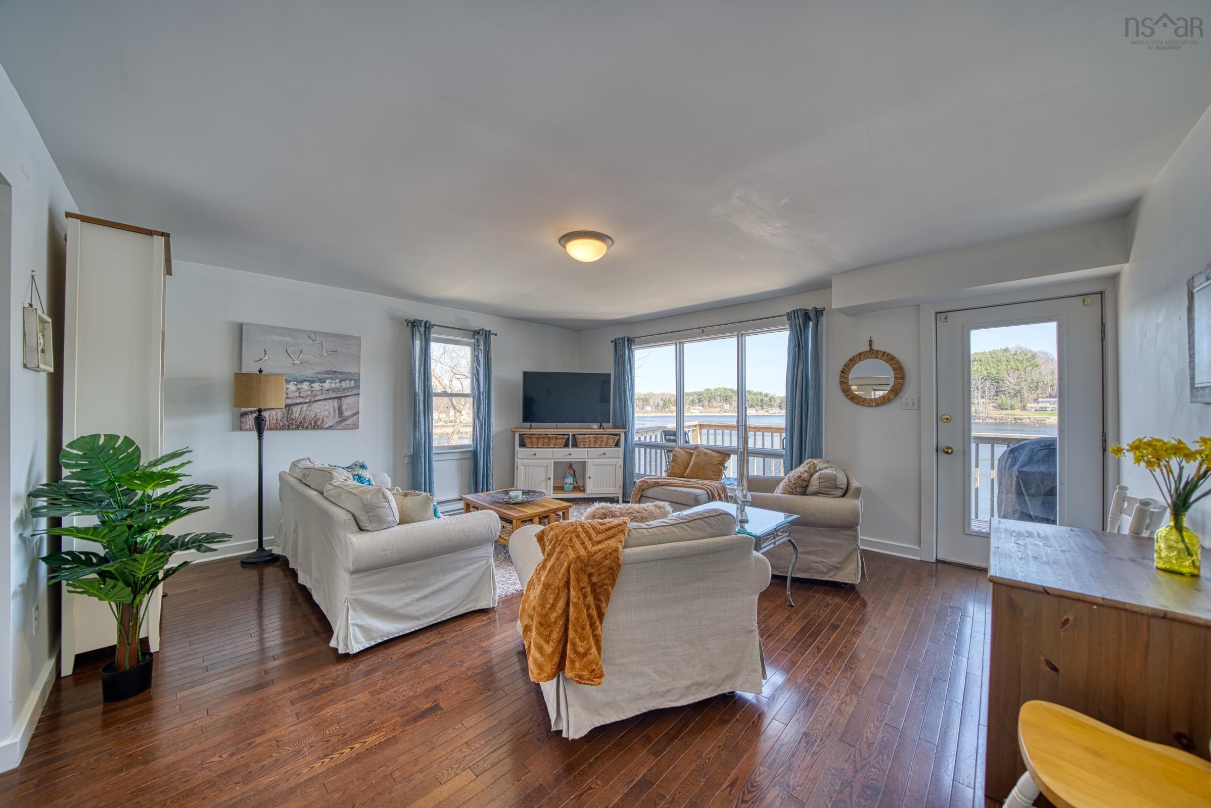 $474,900.00: 2 601 Main Street, Mahone Bay