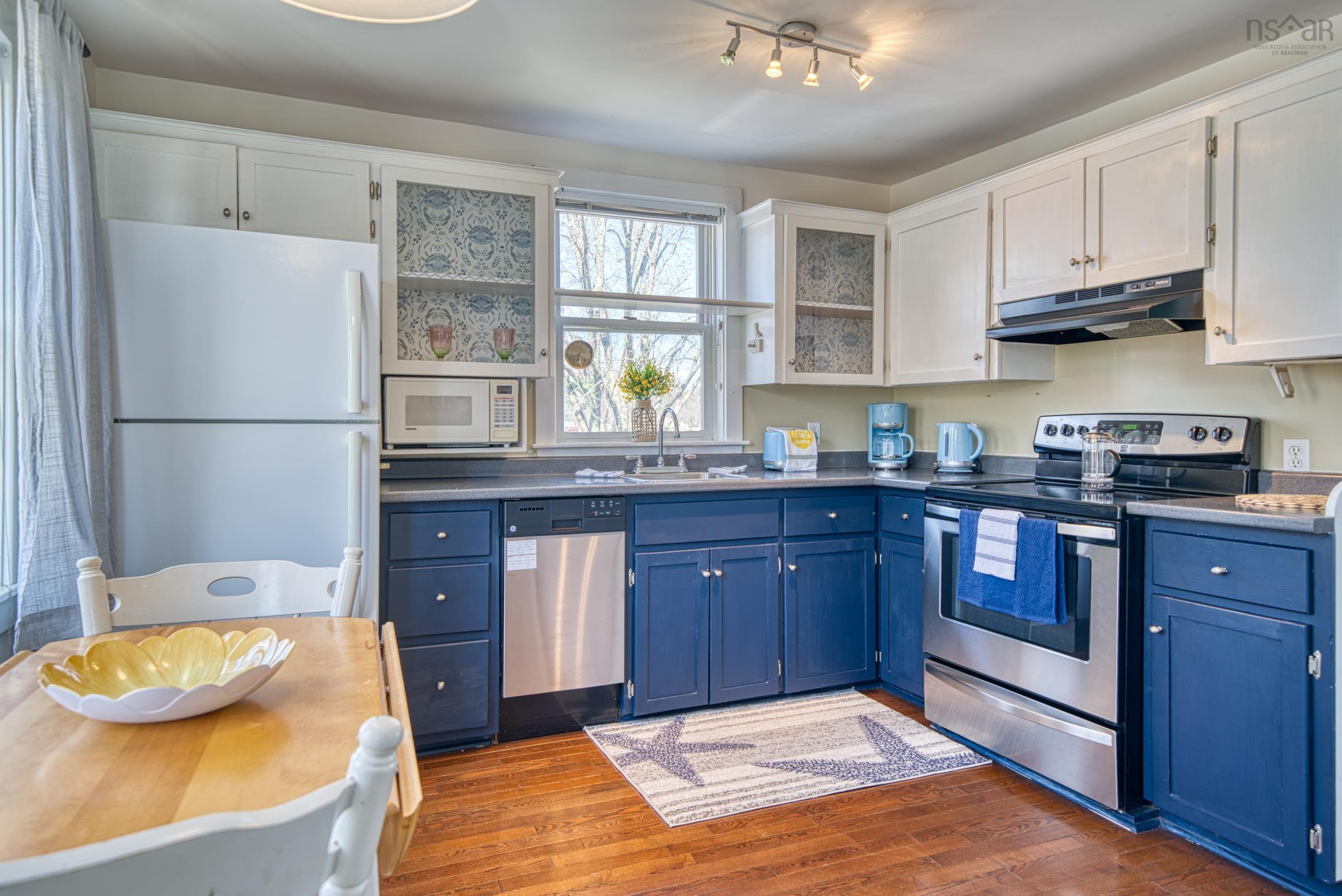 $474,900.00: 2 601 Main Street, Mahone Bay