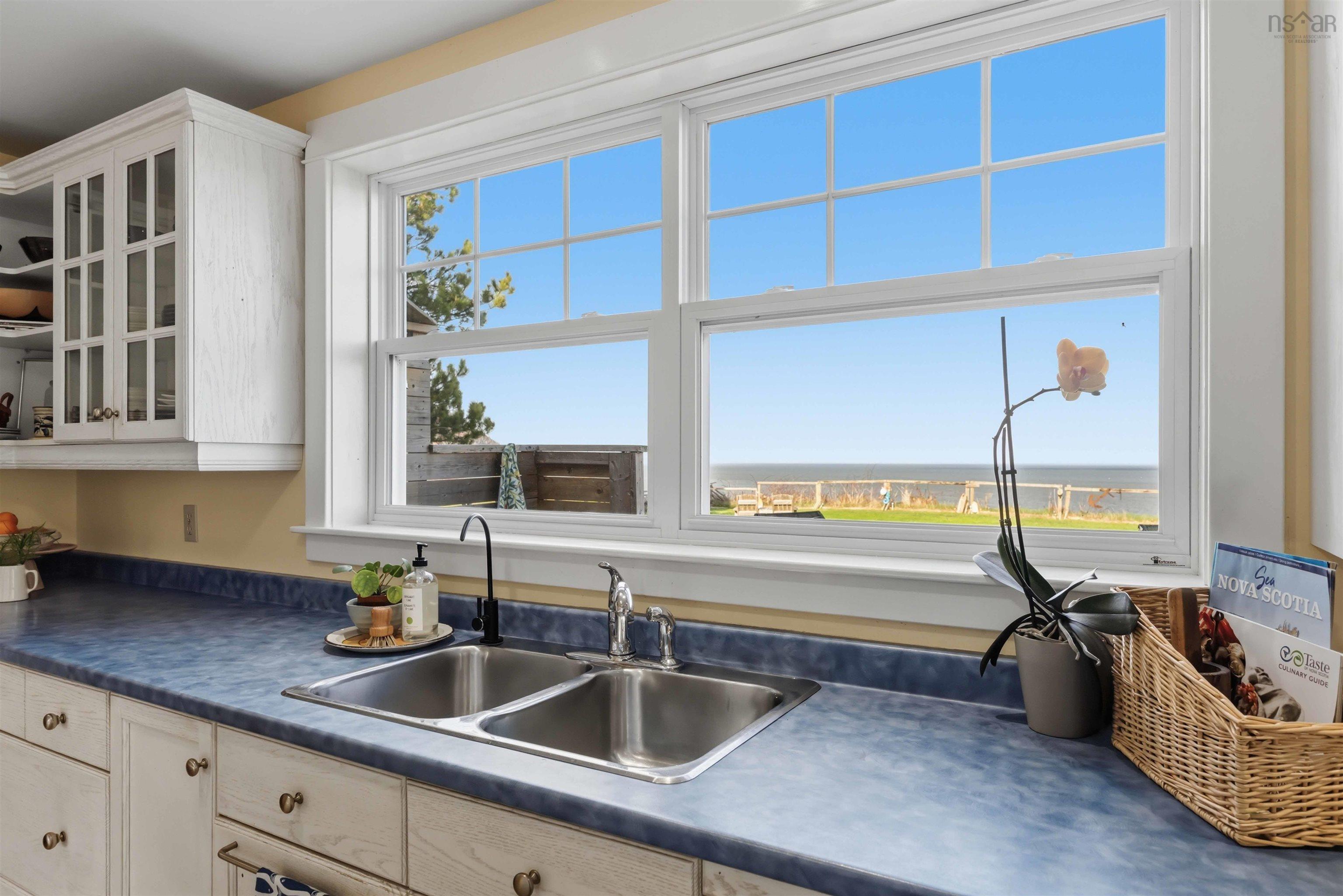 $549,900.00: 79 Blomidon Crescent, Lower Blomidon