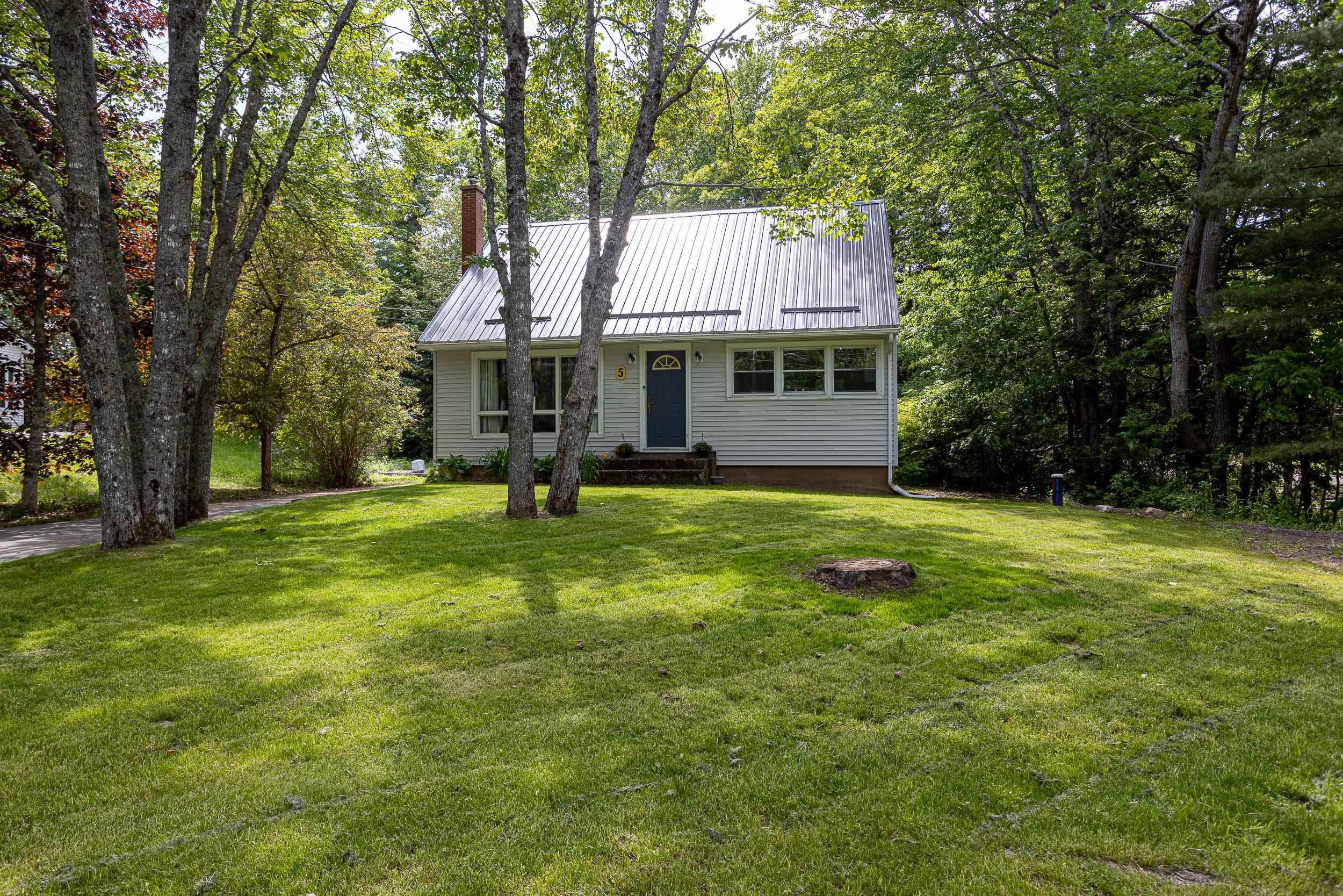 5 Oakleaf Crescent, Grand Lake, NS (MLS 202610228)