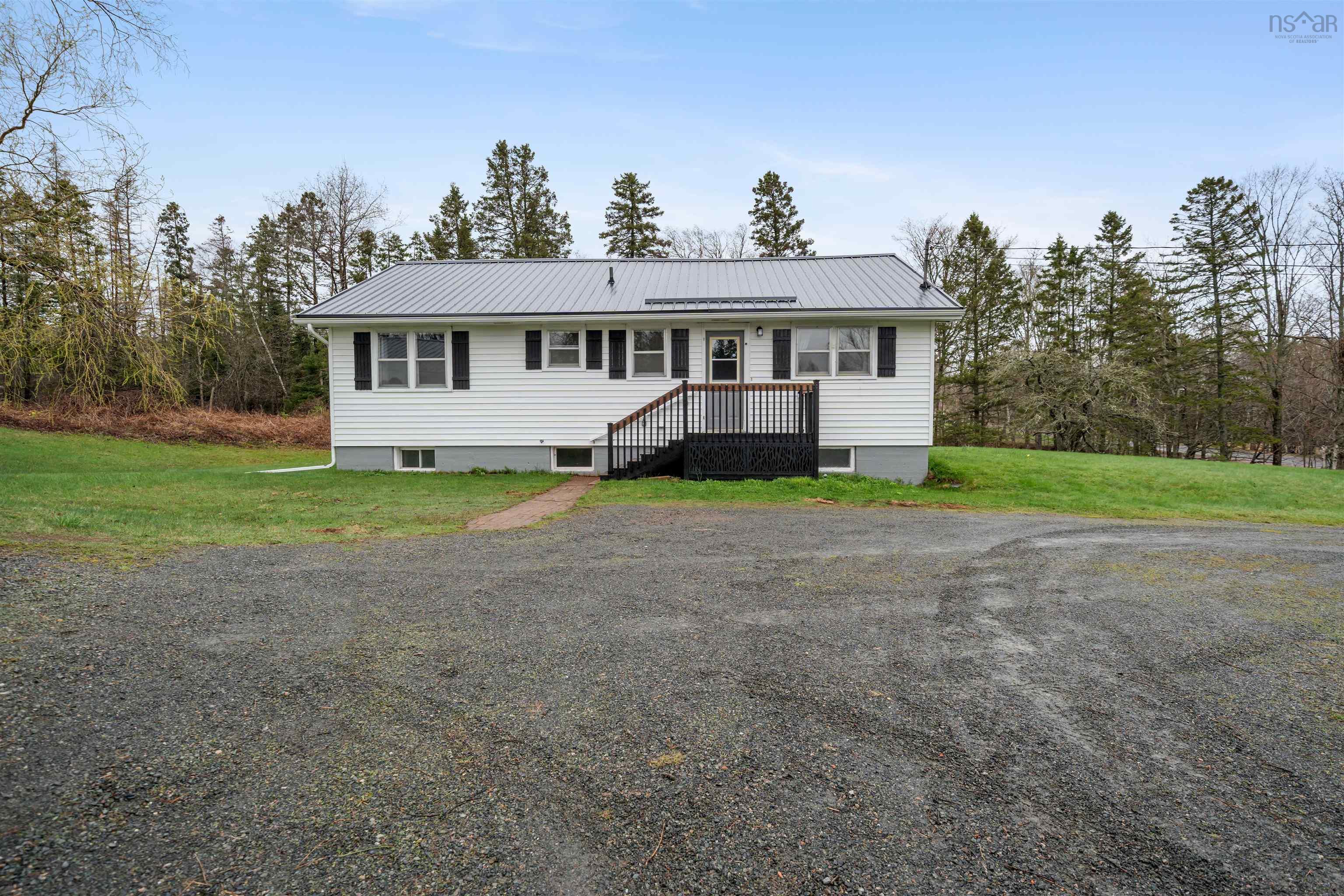 $448,800.00: 945 Pictou Road, East Mountain
