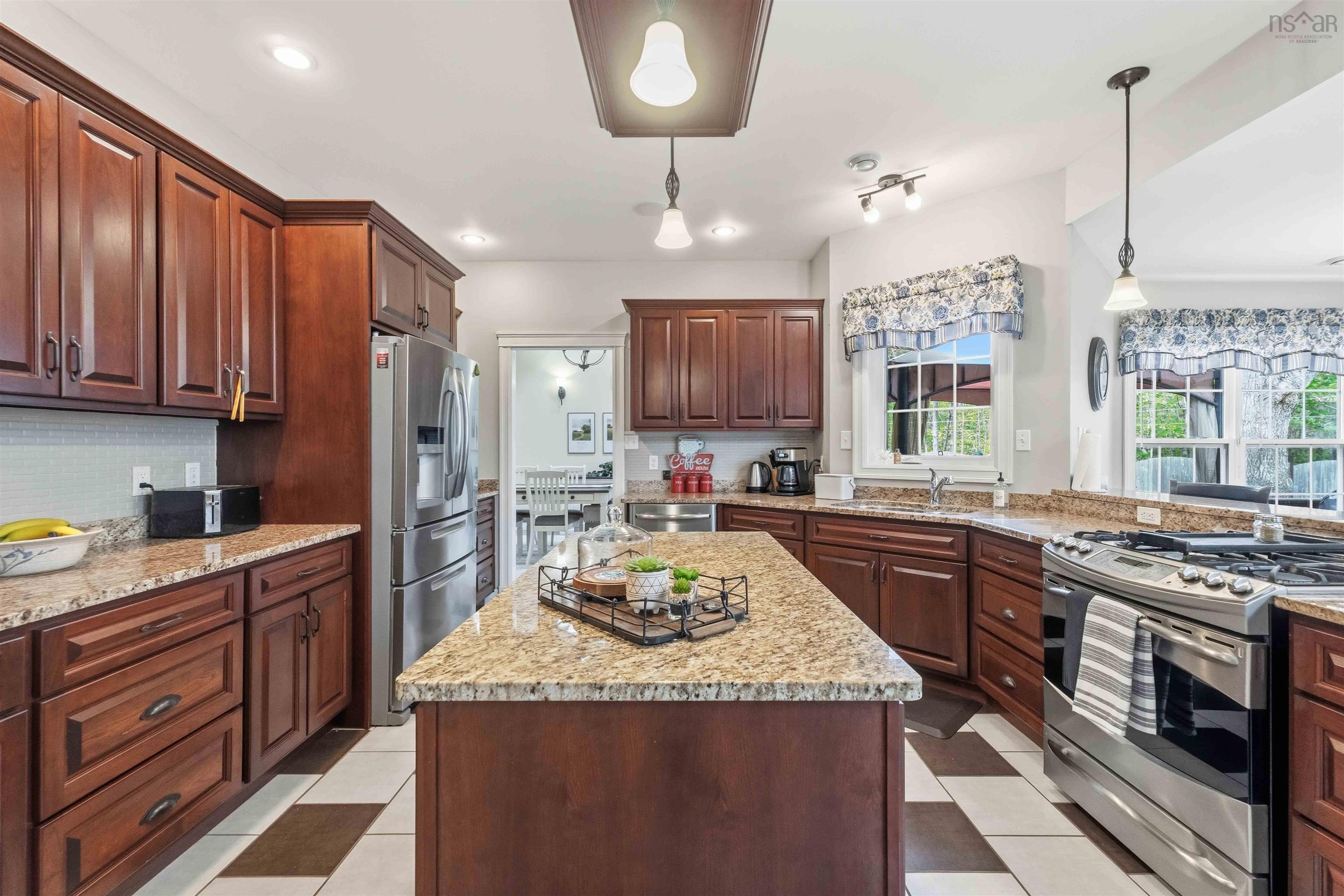 $949,900.00: 1460 Bridge Street, Kingston