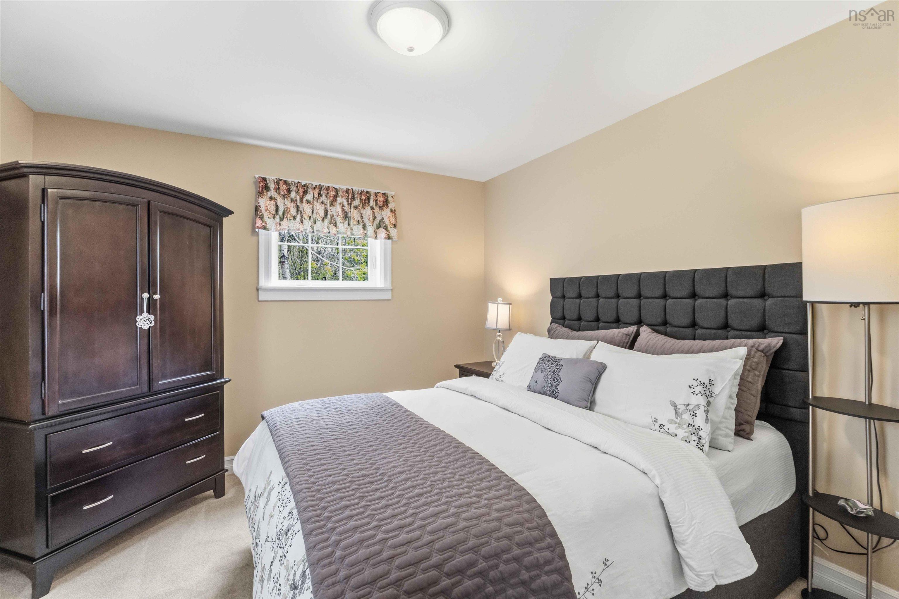 $949,900.00: 1460 Bridge Street, Kingston