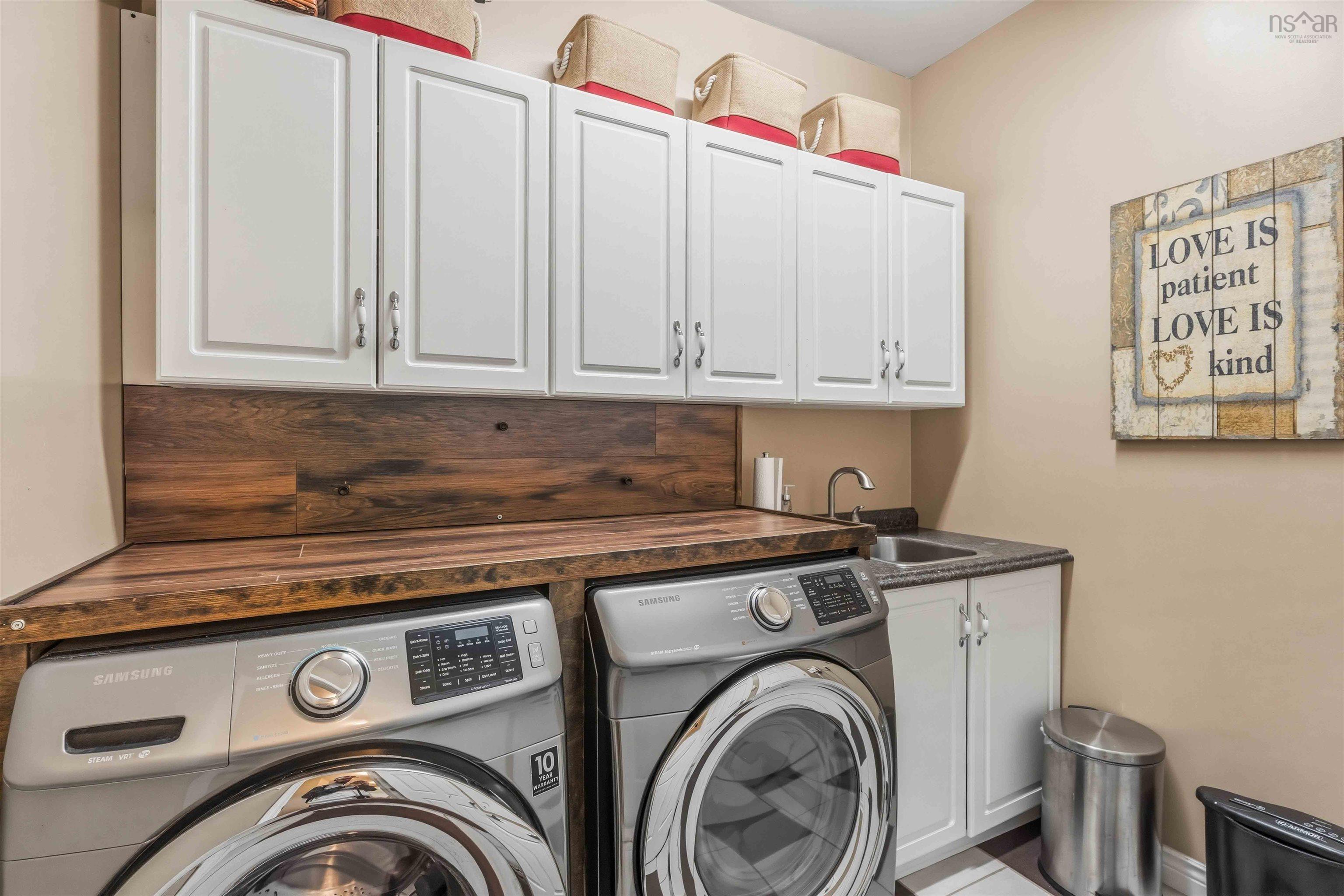 $949,900.00: 1460 Bridge Street, Kingston