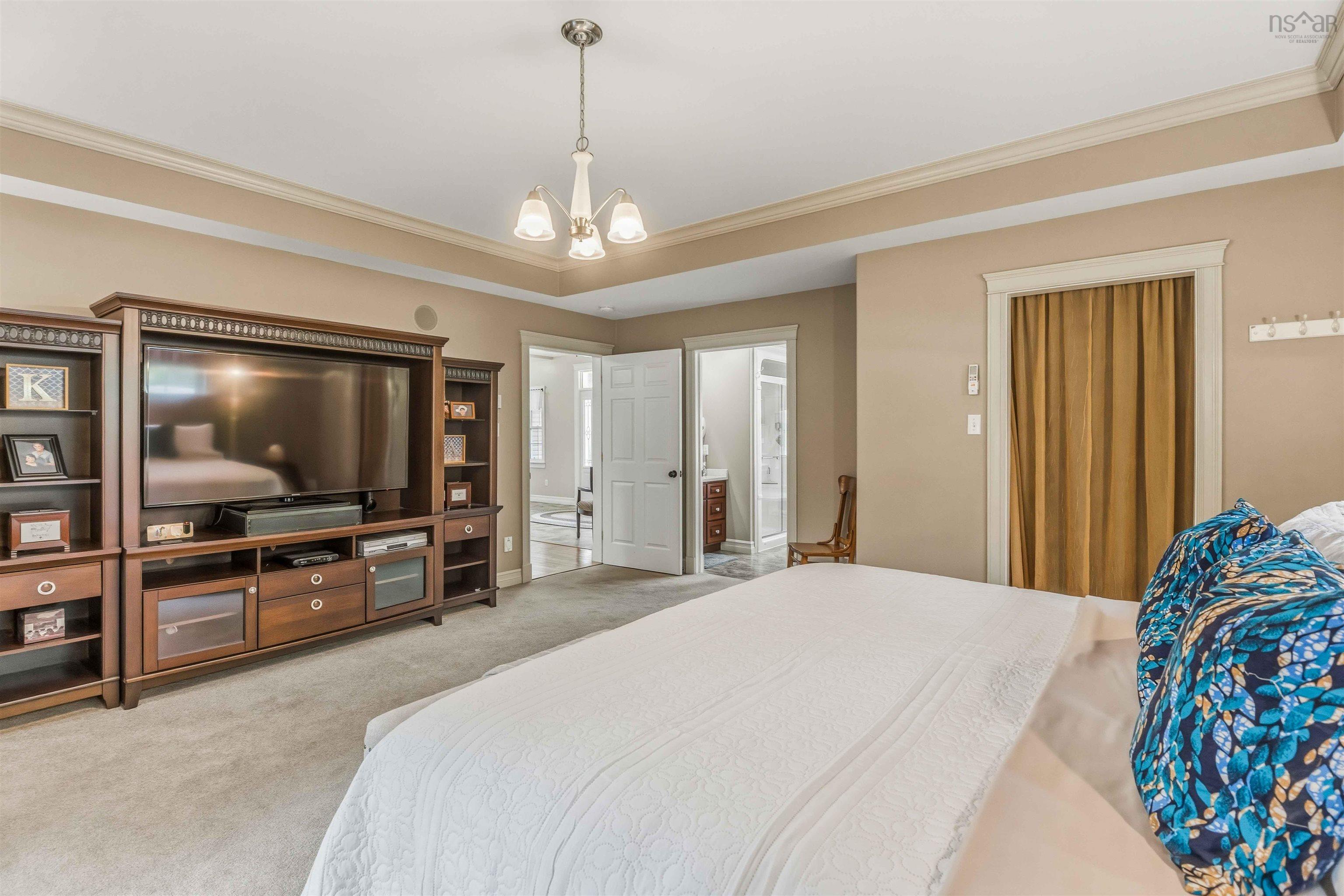 $949,900.00: 1460 Bridge Street, Kingston