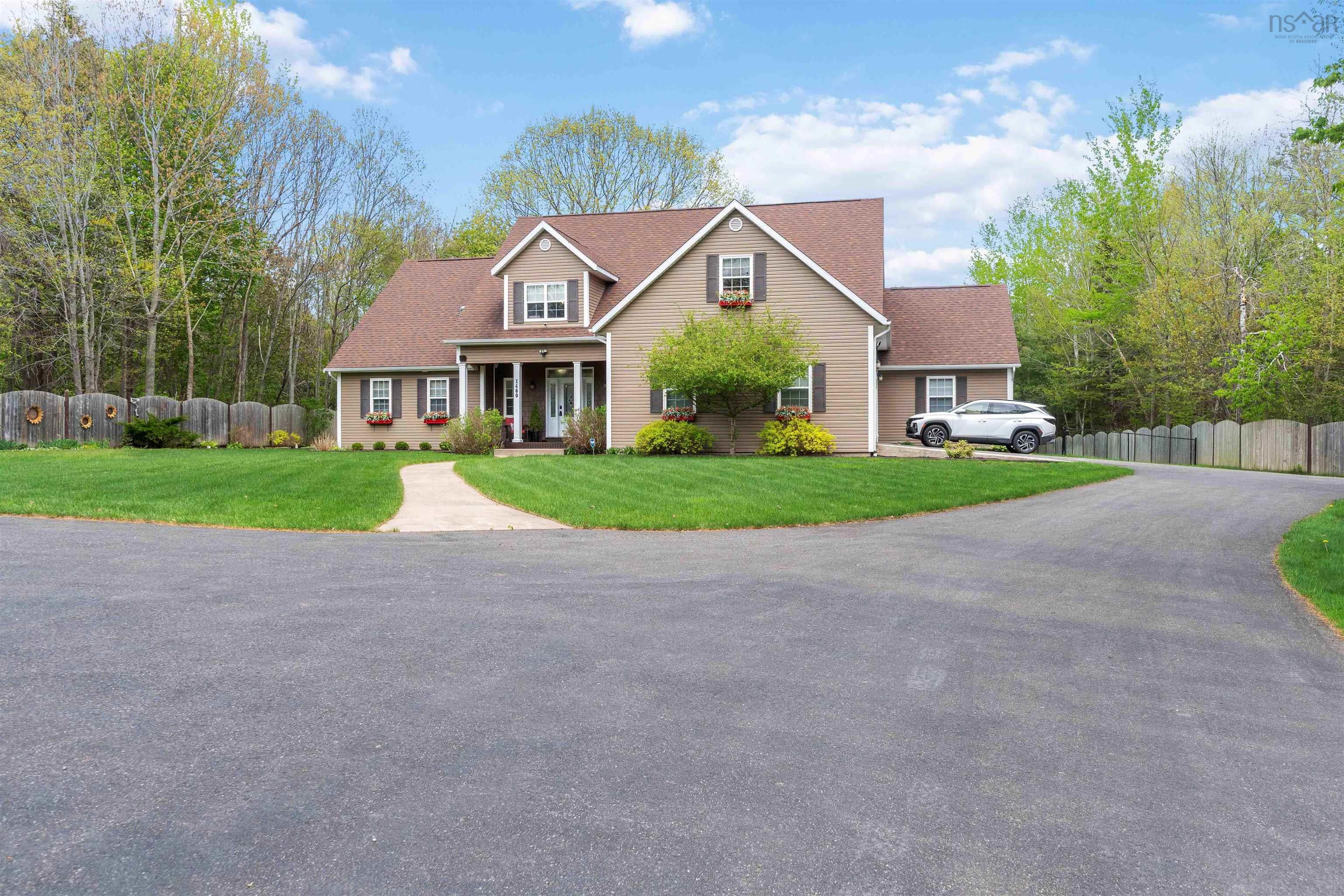 $949,900.00: 1460 Bridge Street, Kingston
