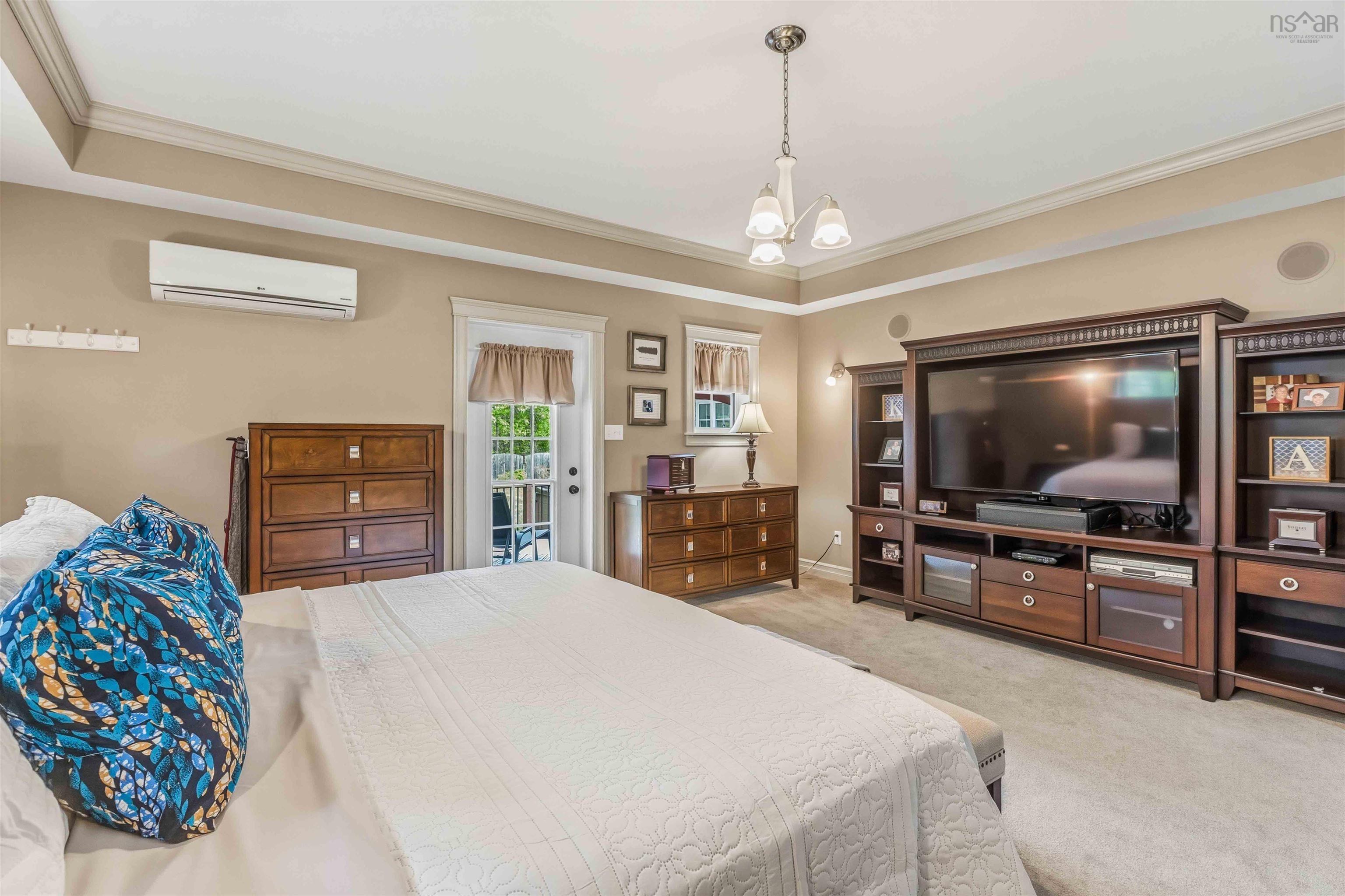 $949,900.00: 1460 Bridge Street, Kingston