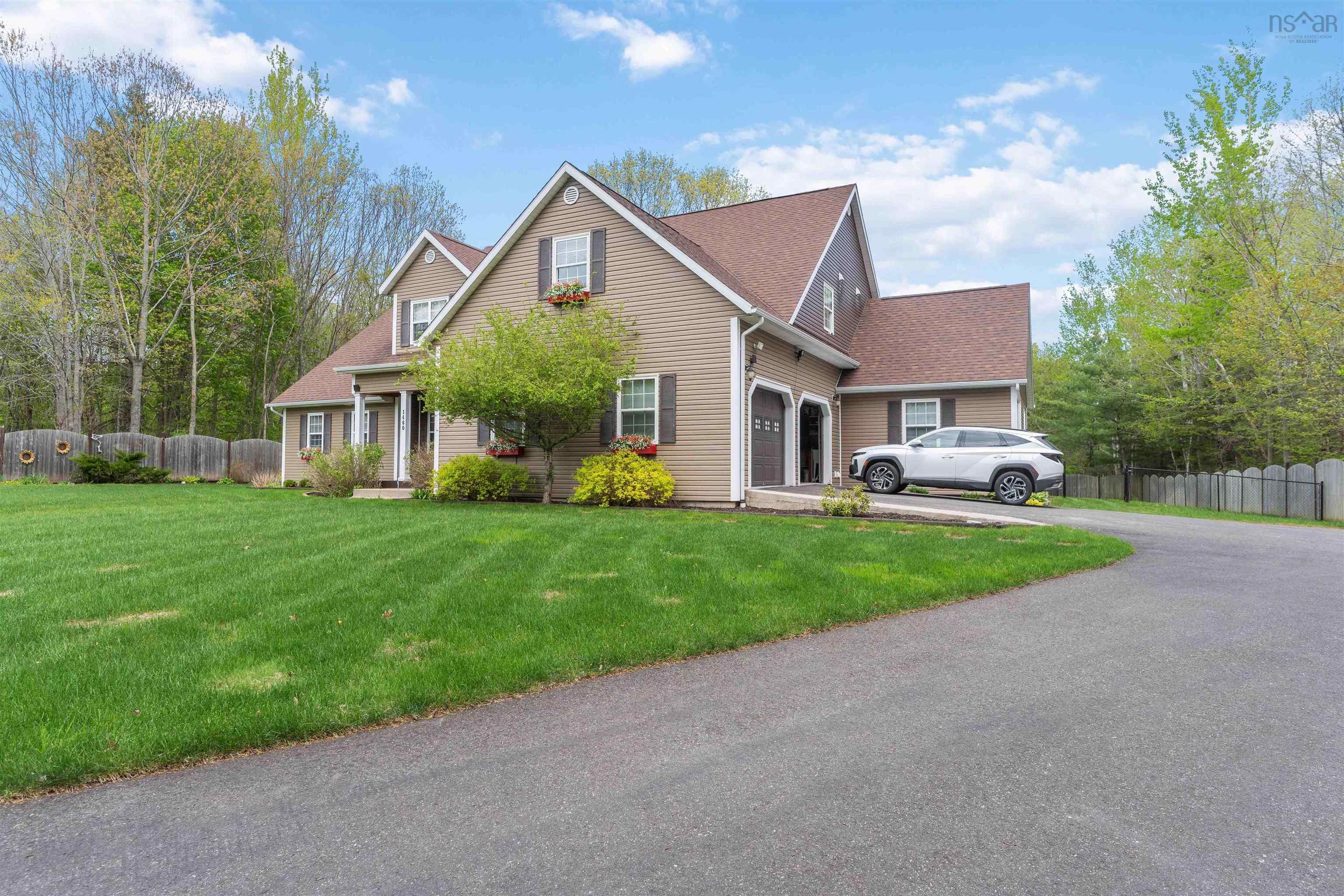 $949,900.00: 1460 Bridge Street, Kingston