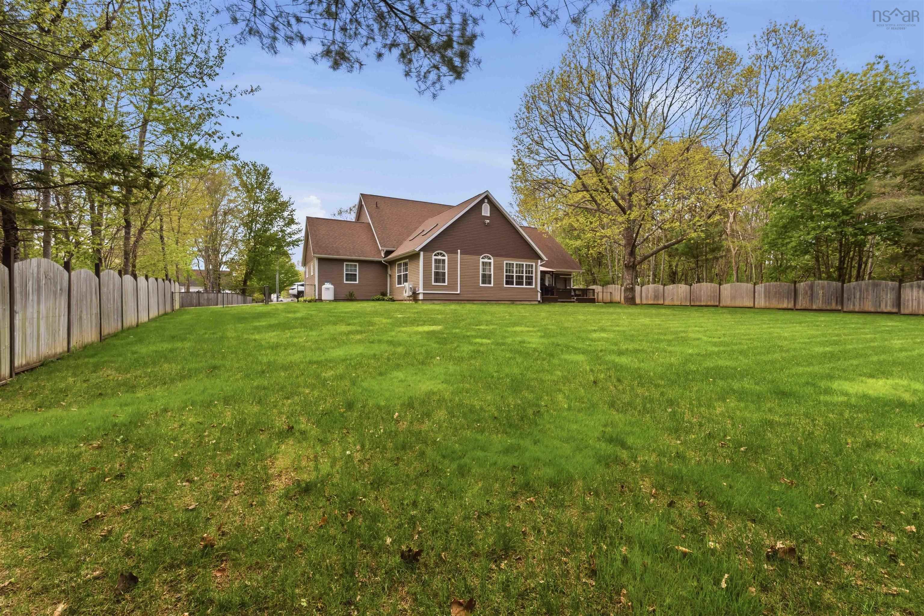 $949,900.00: 1460 Bridge Street, Kingston