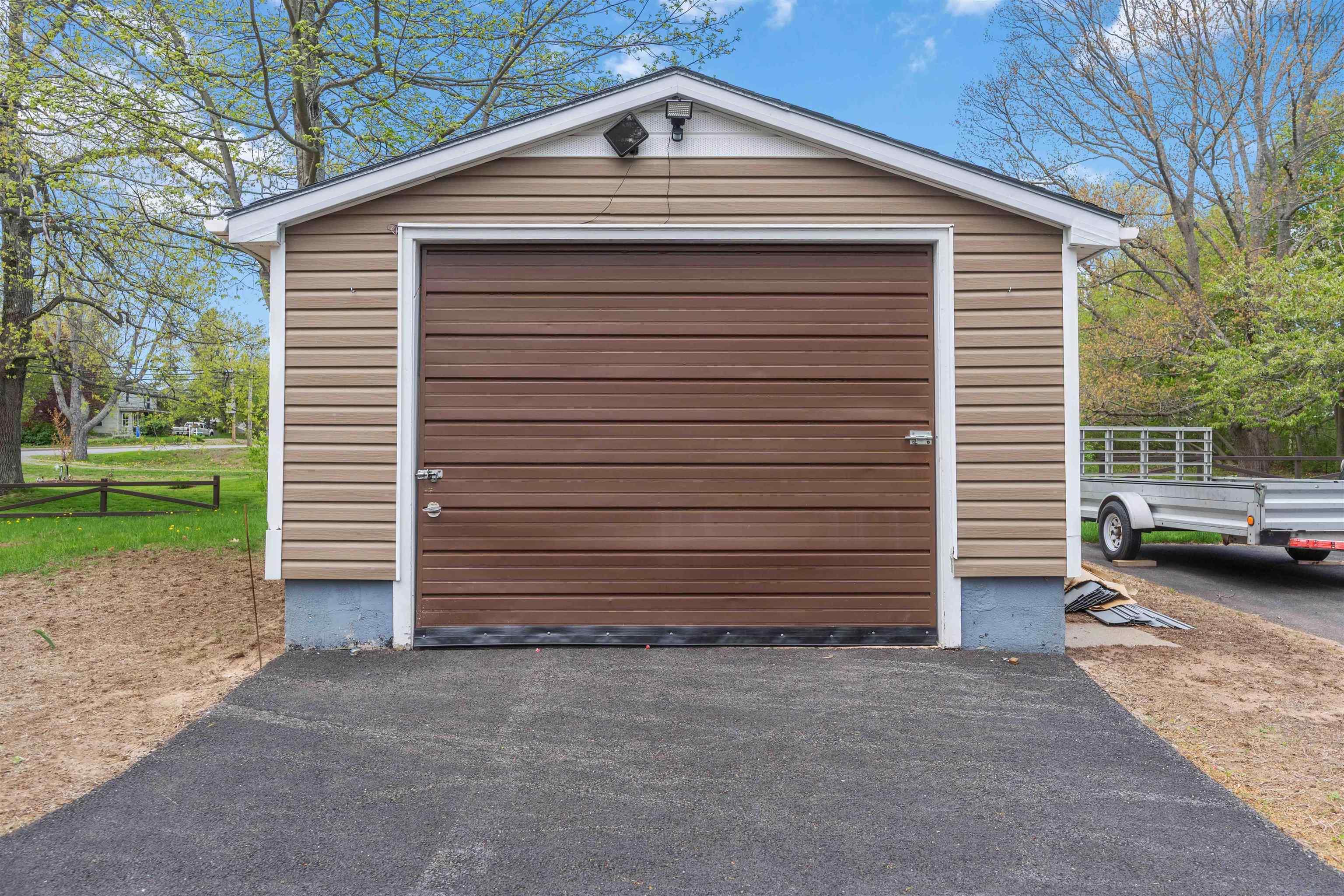 $949,900.00: 1460 Bridge Street, Kingston