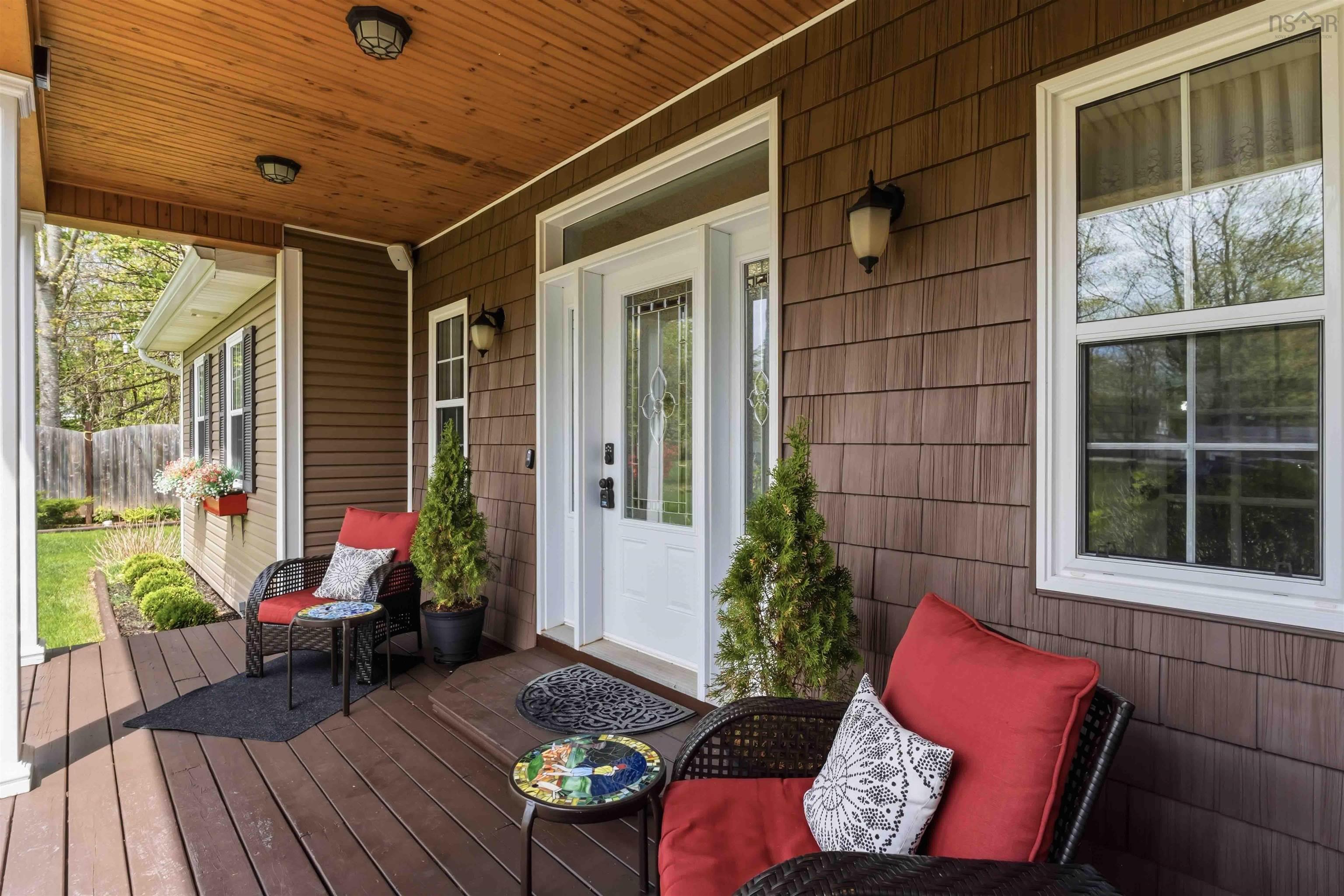 $949,900.00: 1460 Bridge Street, Kingston