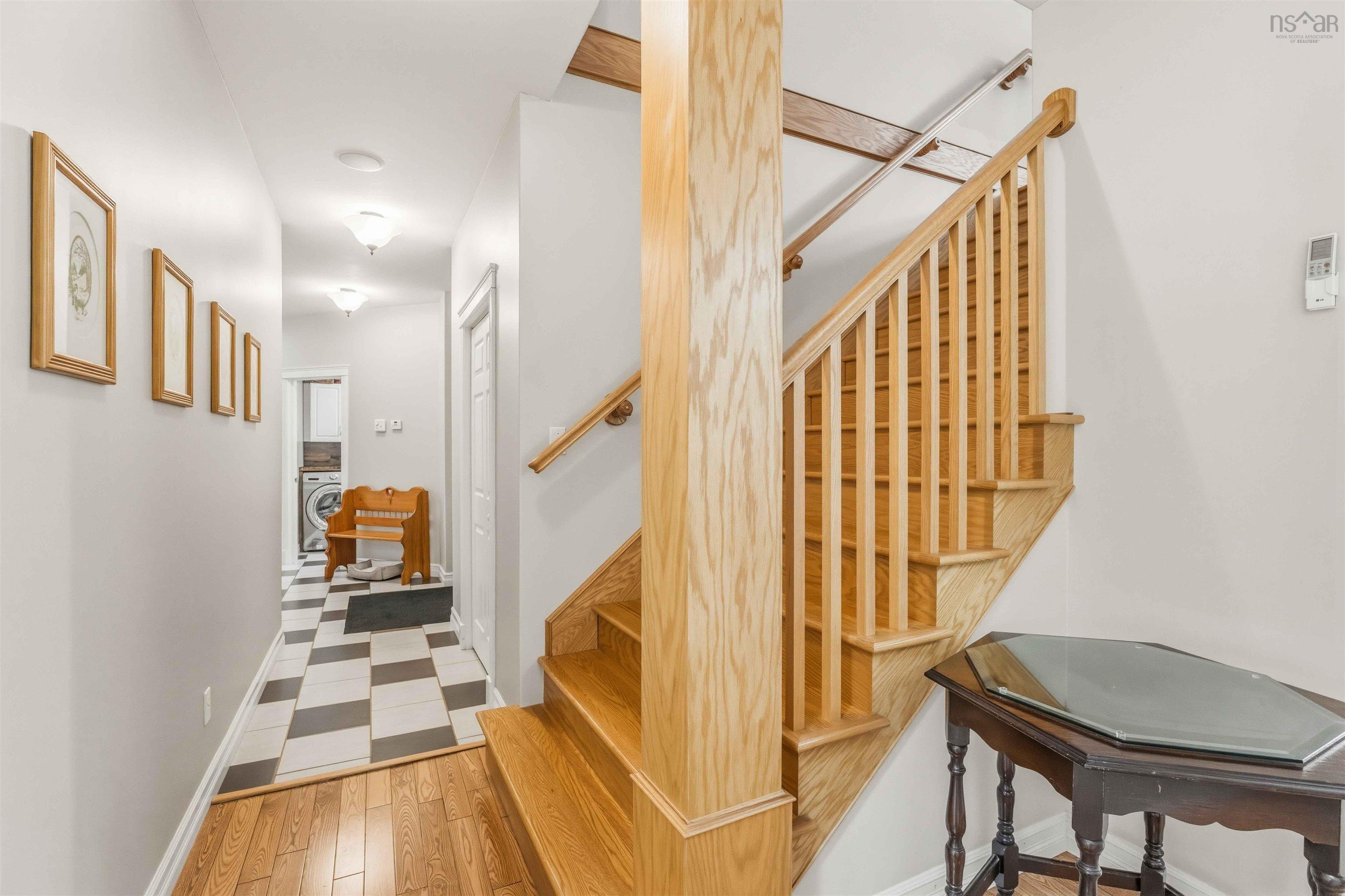 $949,900.00: 1460 Bridge Street, Kingston