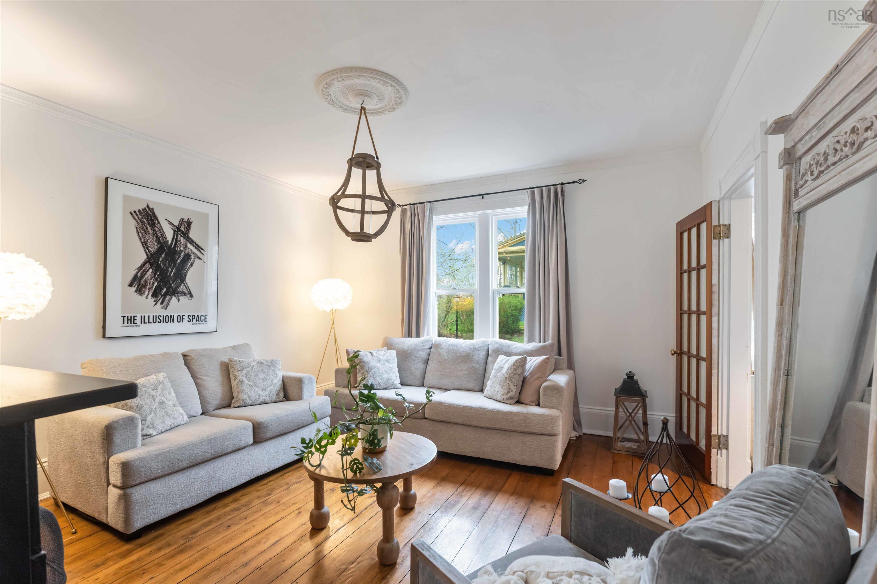 $550,000.00: 383 Hawthorne Street, Windsor