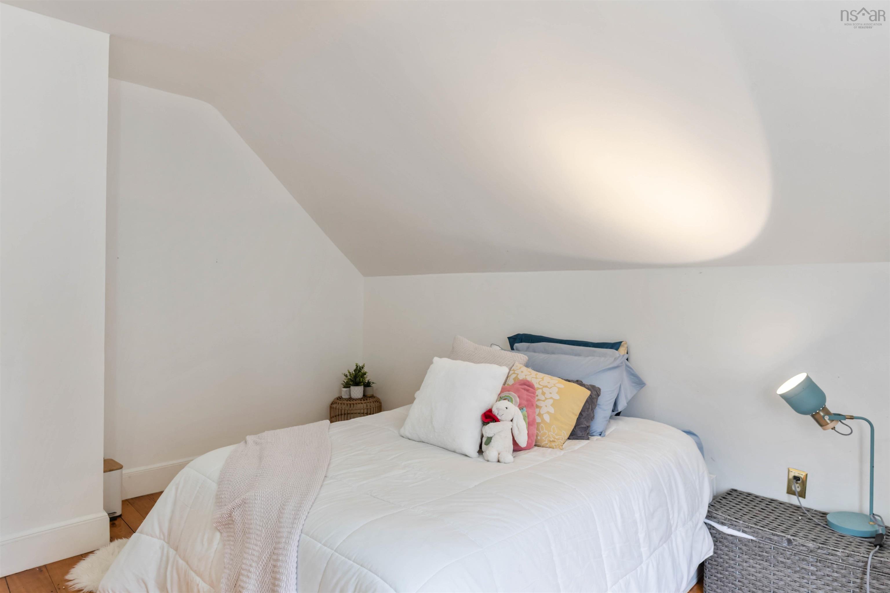$550,000.00: 383 Hawthorne Street, Windsor