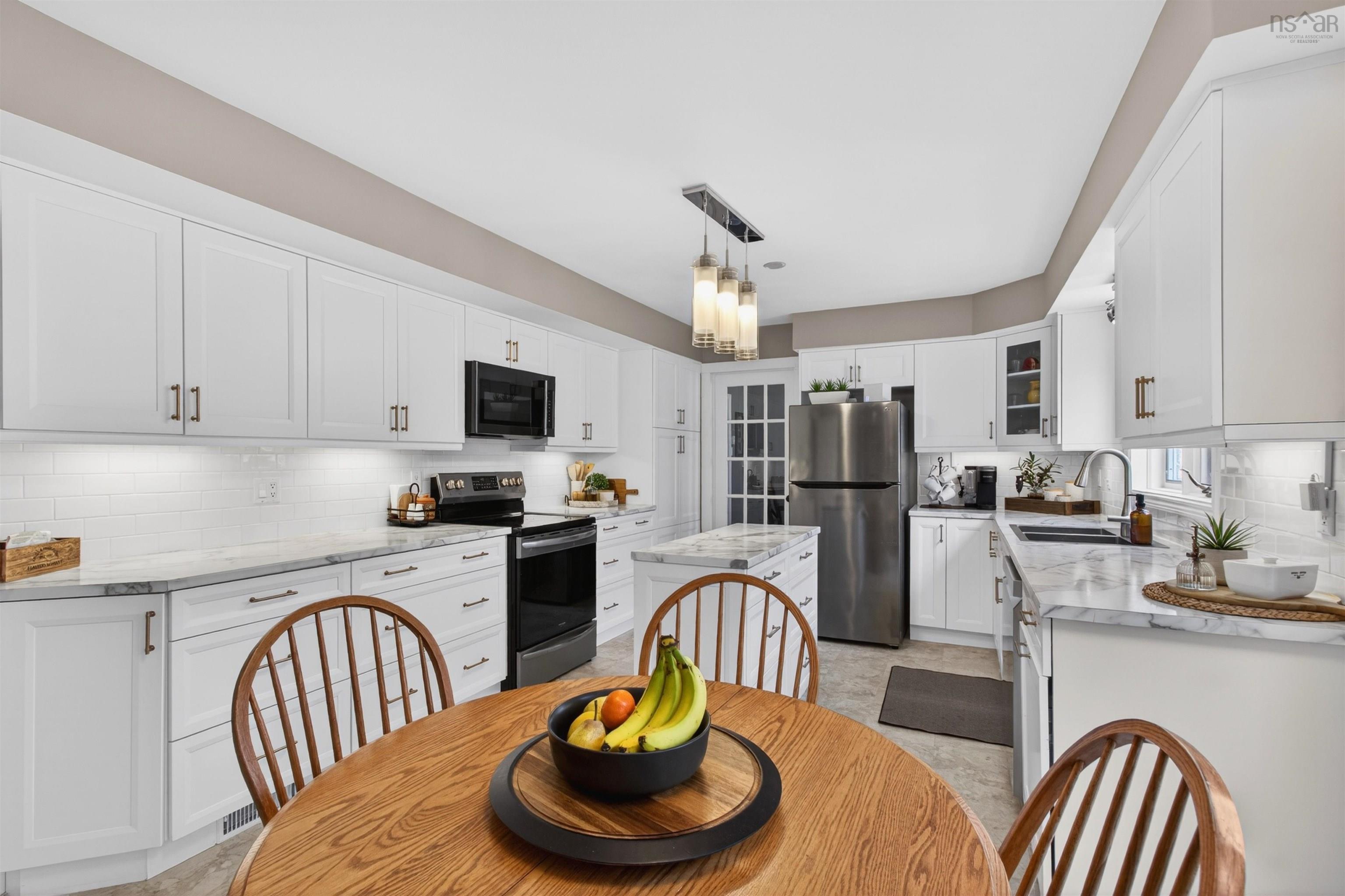$599,000.00: 8 Pinewood Drive, Lakelands