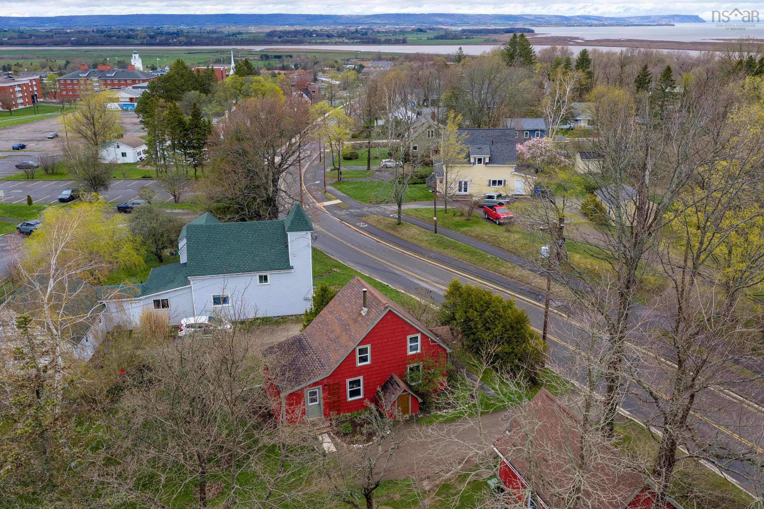$399,900.00: 74 Highland Avenue, Wolfville