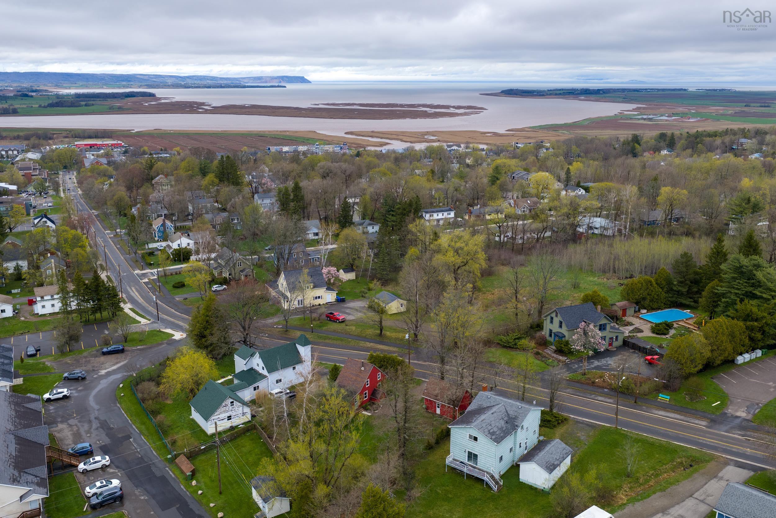 $399,900.00: 74 Highland Avenue, Wolfville