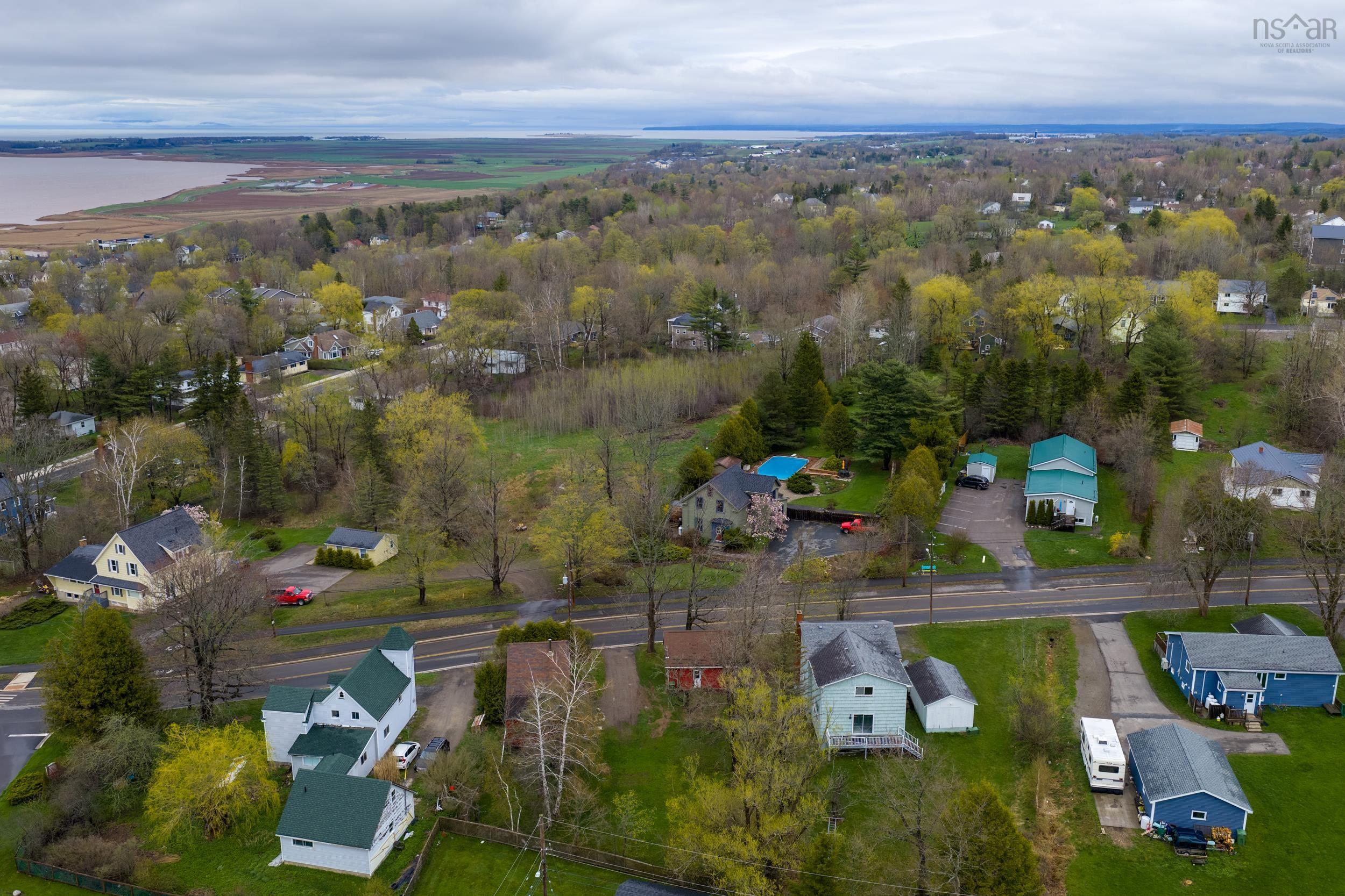 $399,900.00: 74 Highland Avenue, Wolfville