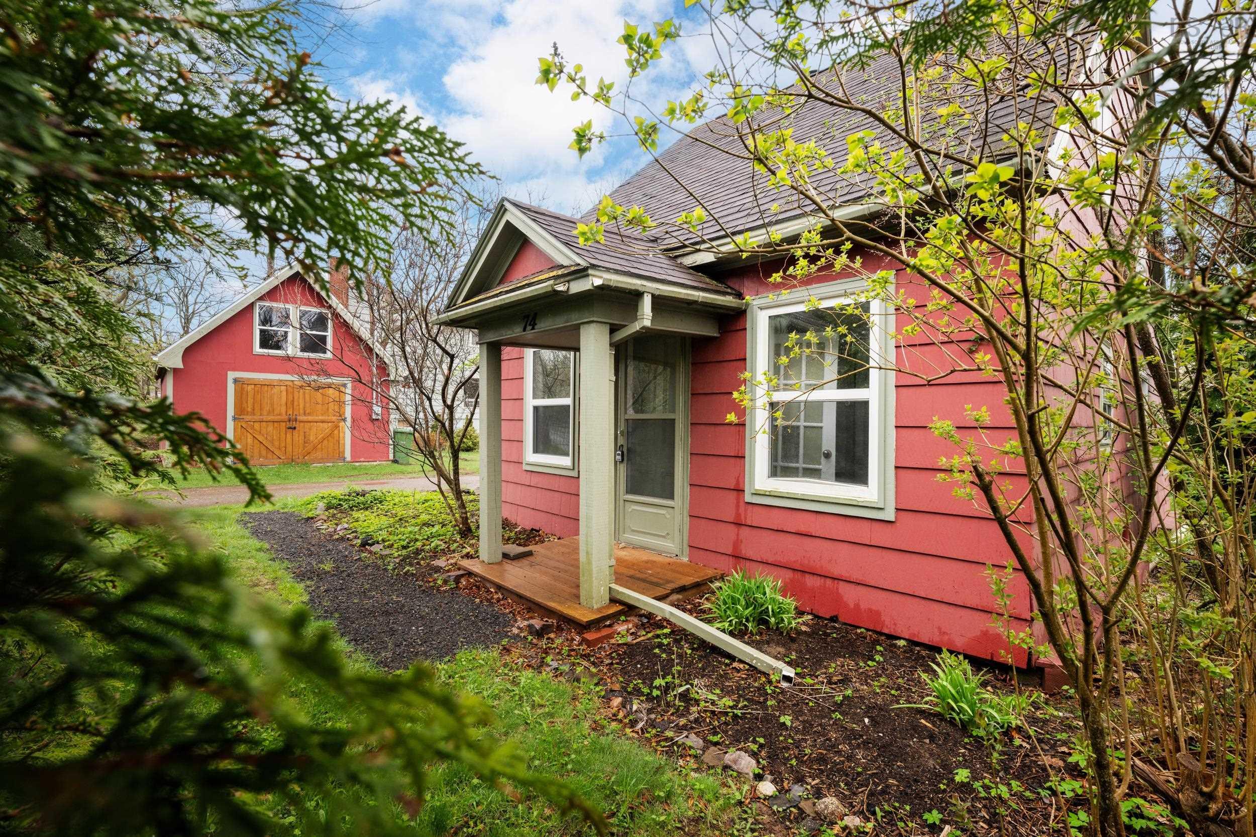 $399,900.00: 74 Highland Avenue, Wolfville