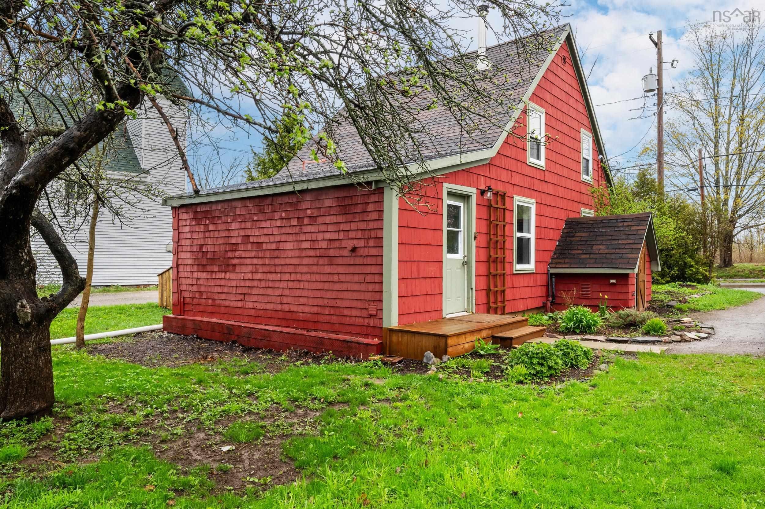 $399,900.00: 74 Highland Avenue, Wolfville