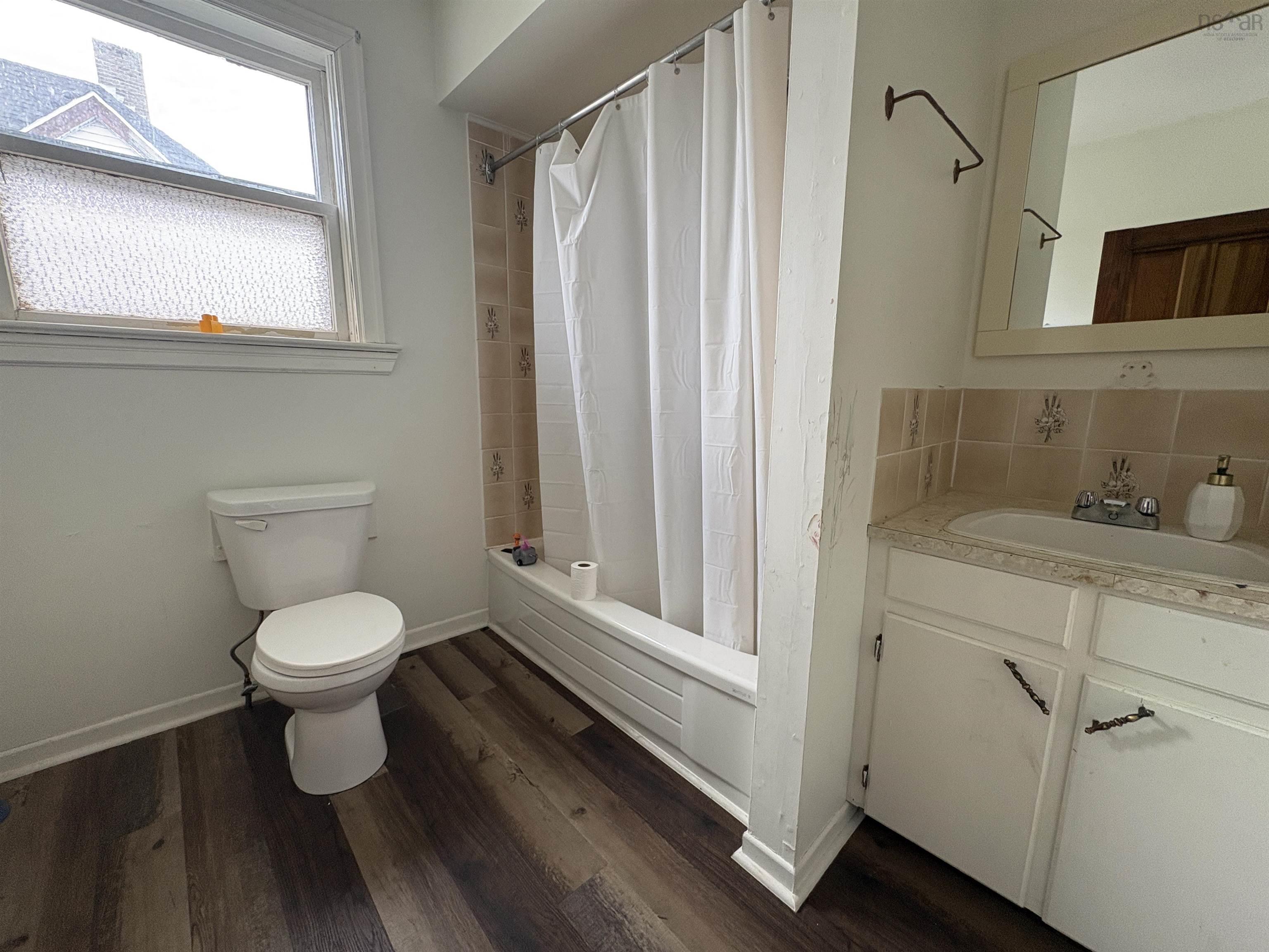 $274,900.00: 143 MacKay Street, Stellarton