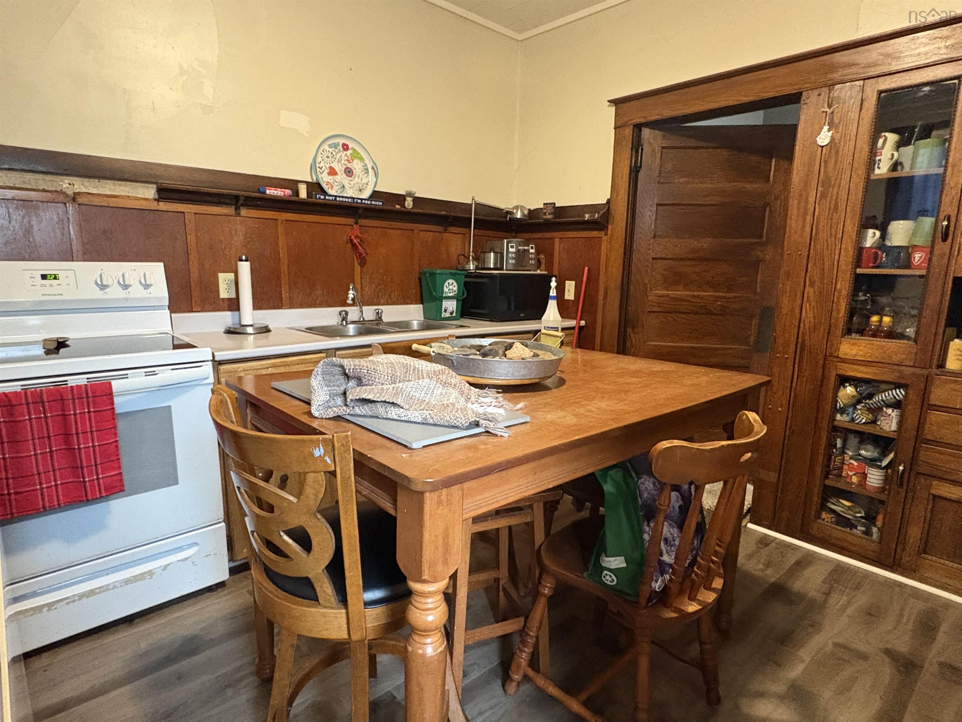 $274,900.00: 143 MacKay Street, Stellarton