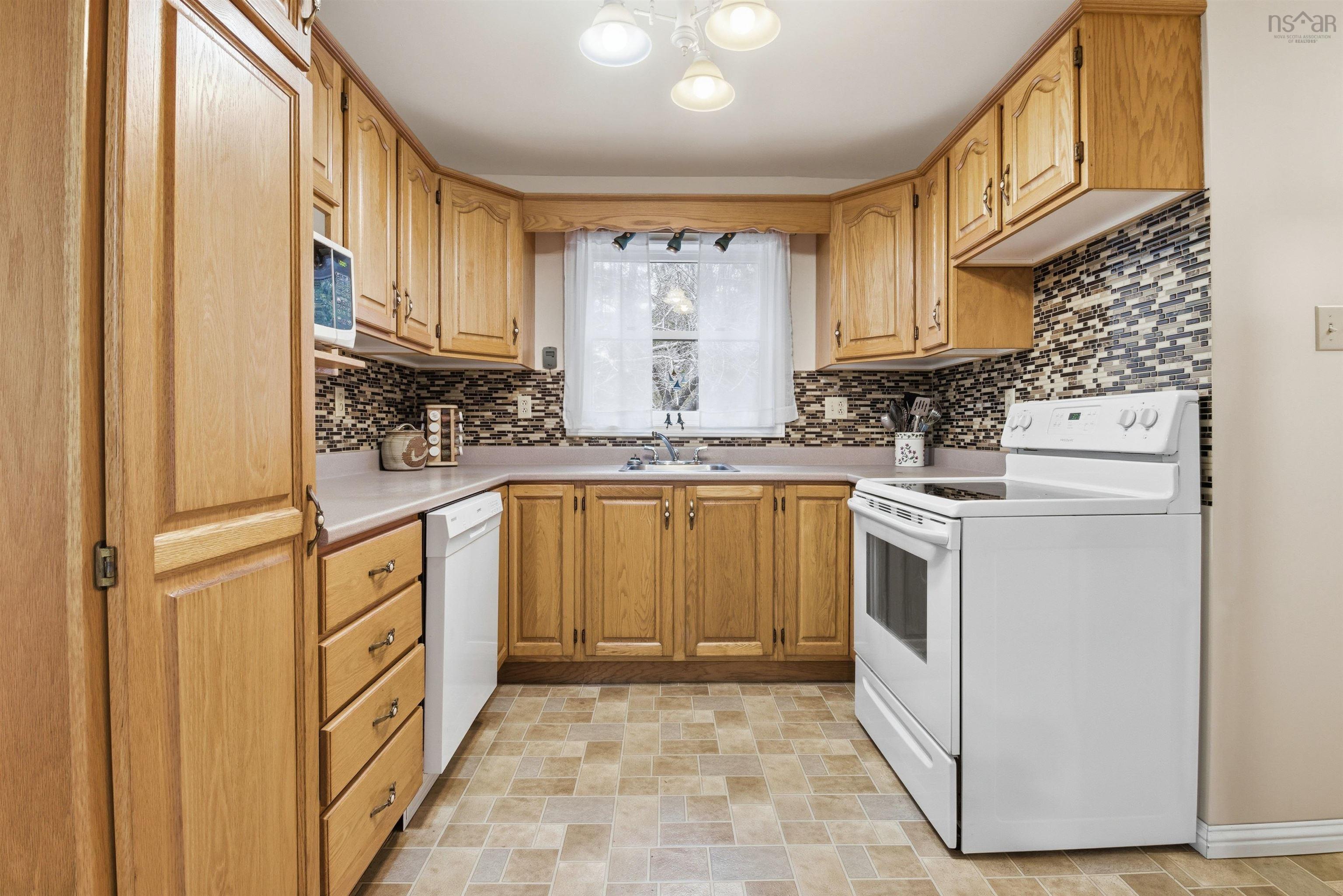 $519,900.00: 44 Lakewood Drive Extension, Brooklyn