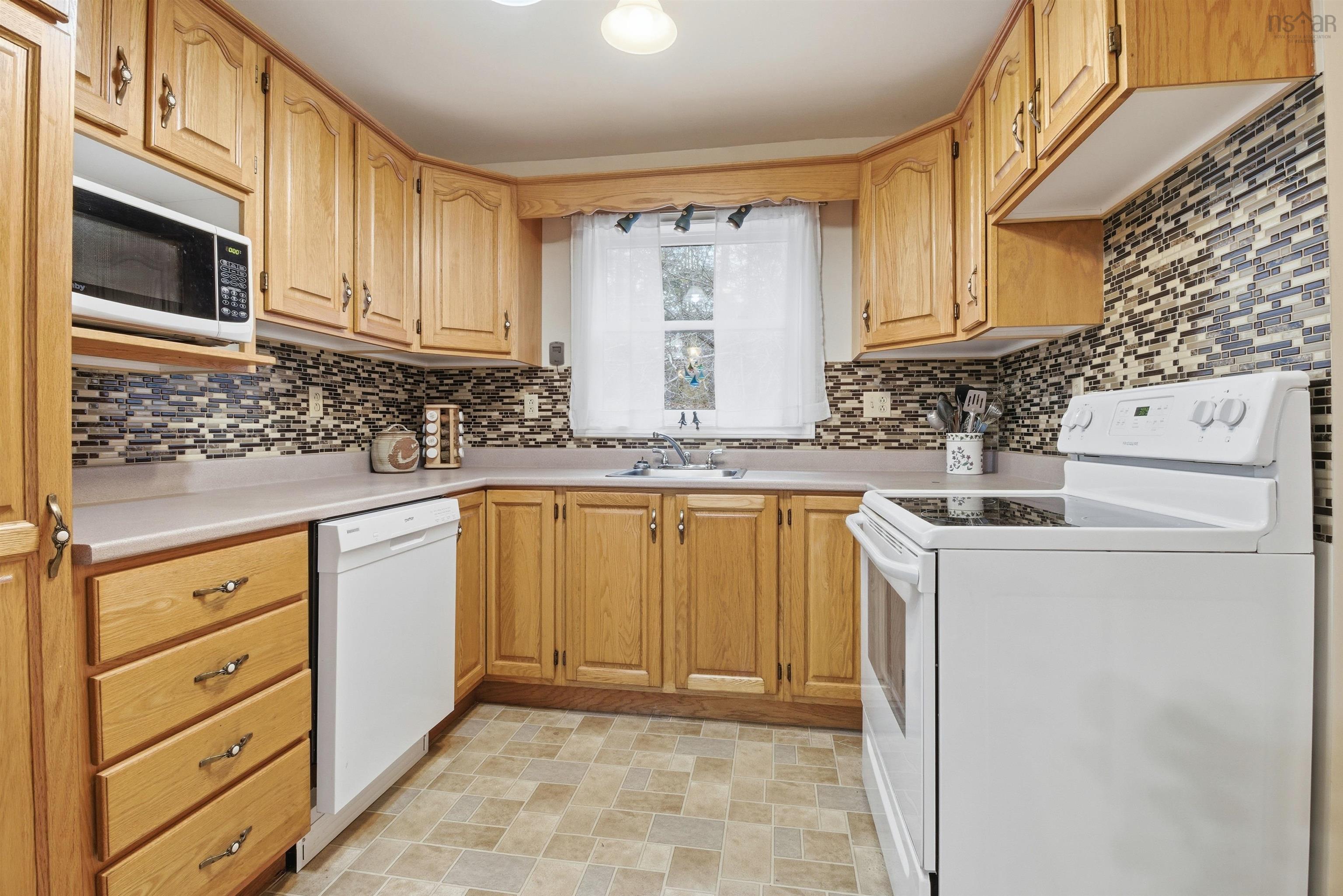 $519,900.00: 44 Lakewood Drive Extension, Brooklyn