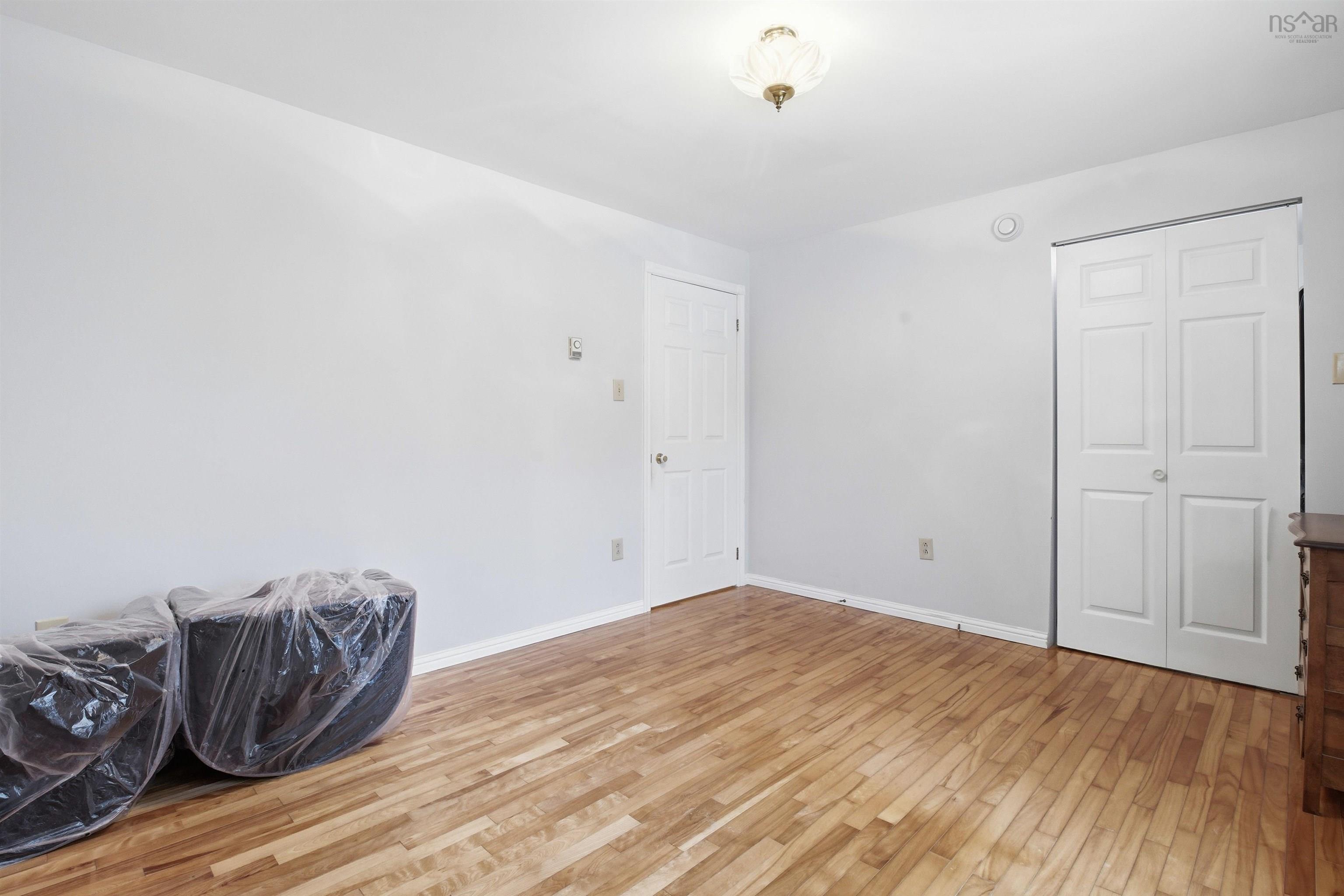 $519,900.00: 44 Lakewood Drive Extension, Brooklyn
