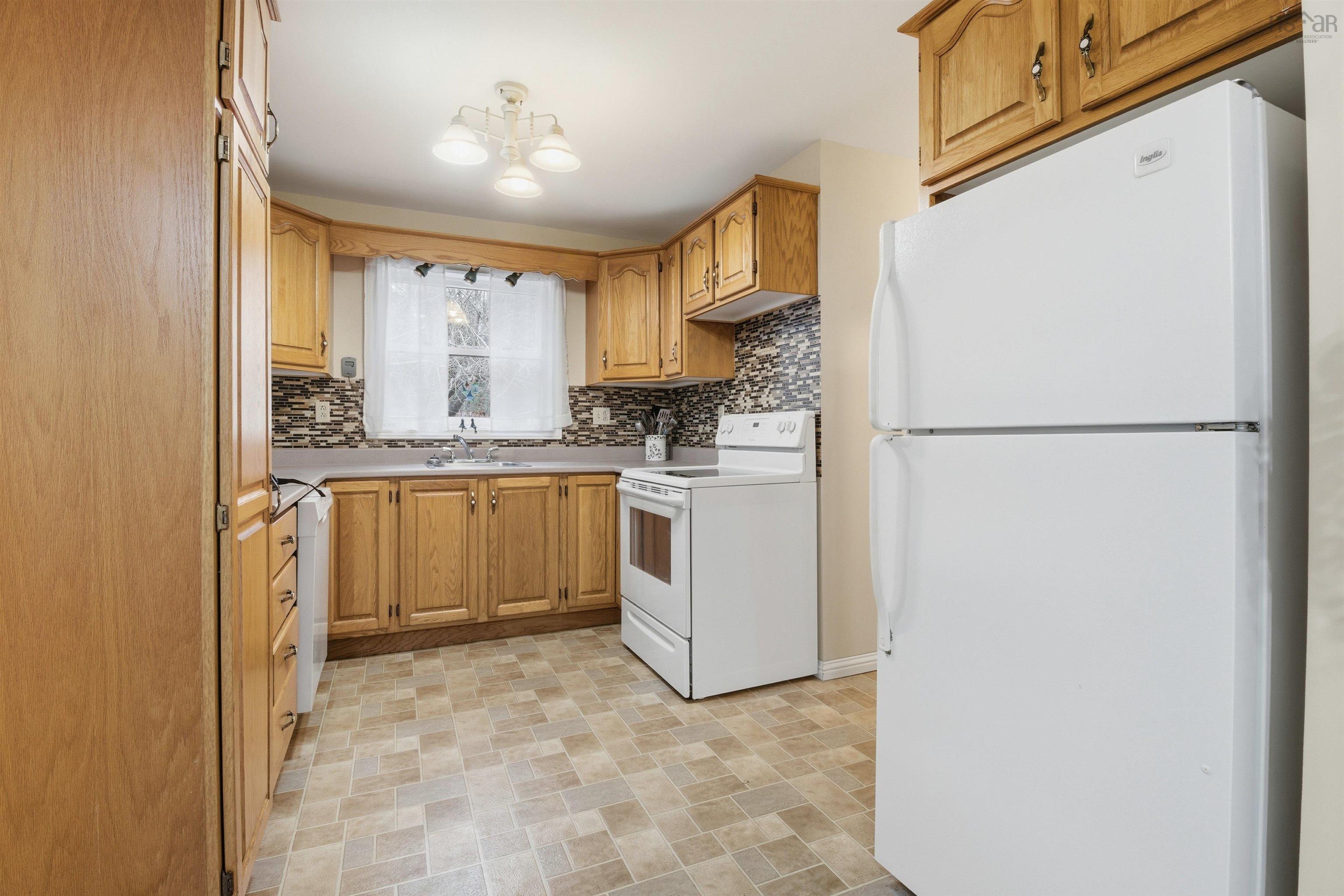 $519,900.00: 44 Lakewood Drive Extension, Brooklyn