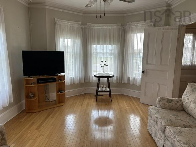 $279,900.00: 7613 Highway 215, Cambridge