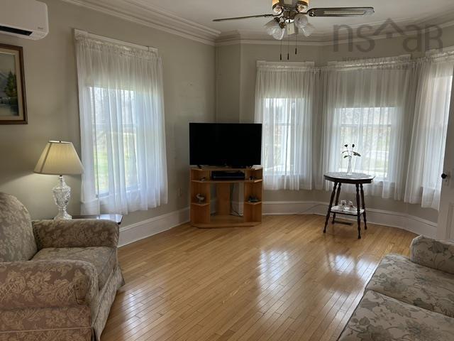 $279,900.00: 7613 Highway 215, Cambridge