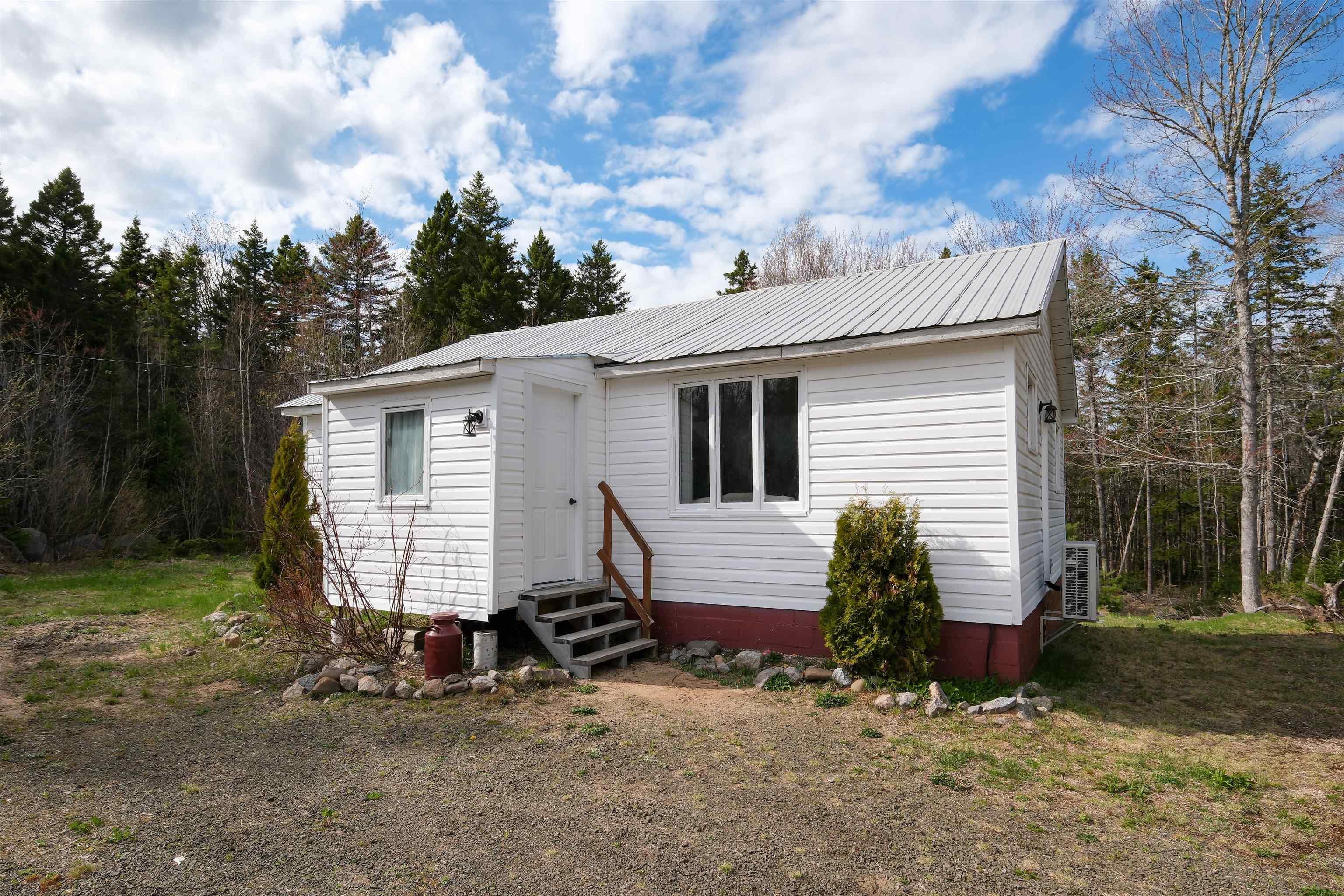 $165,000.00: 1851 West Dalhousie Road, Perotte