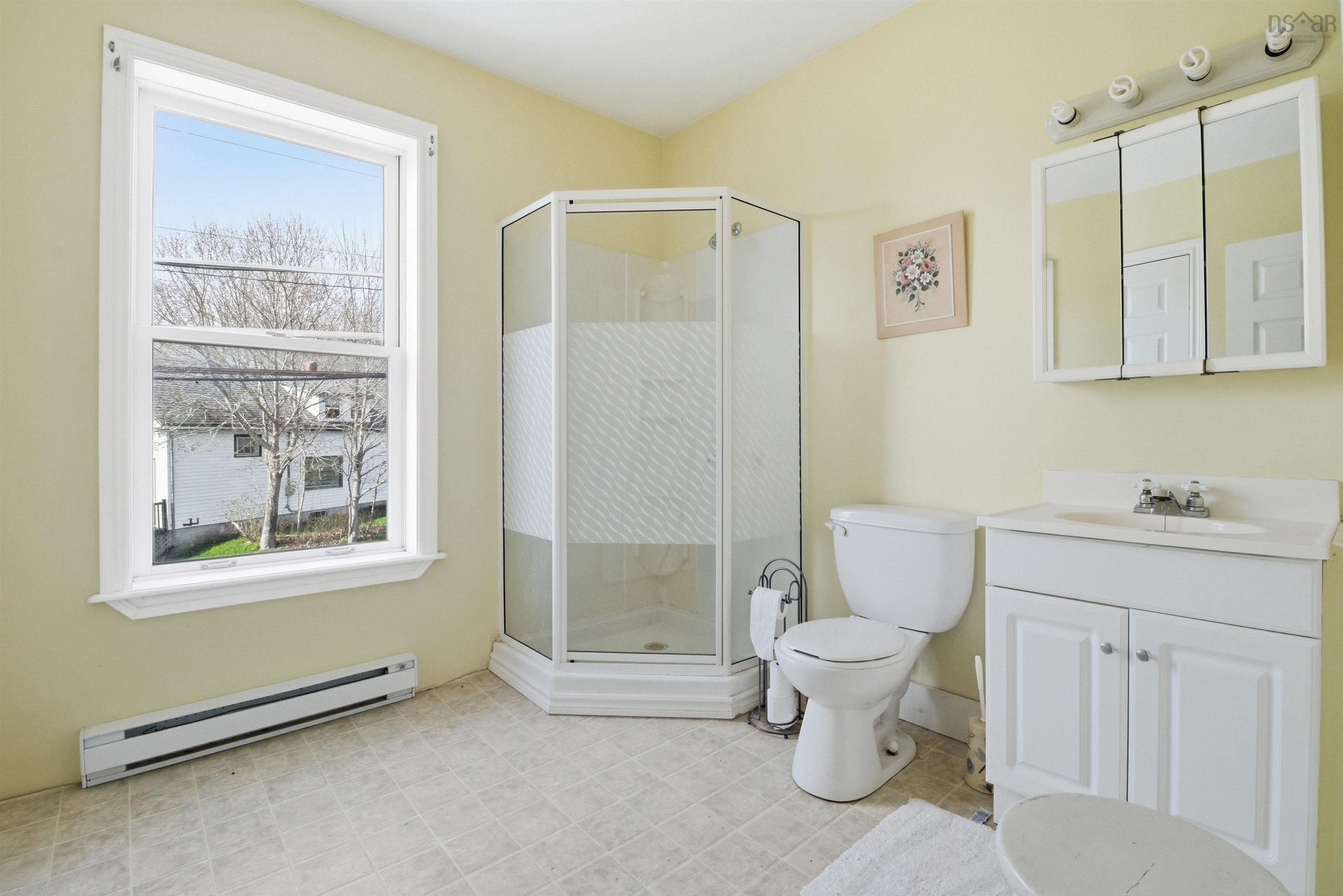 $449,900.00: 2059 HWY 224, Shubenacadie East