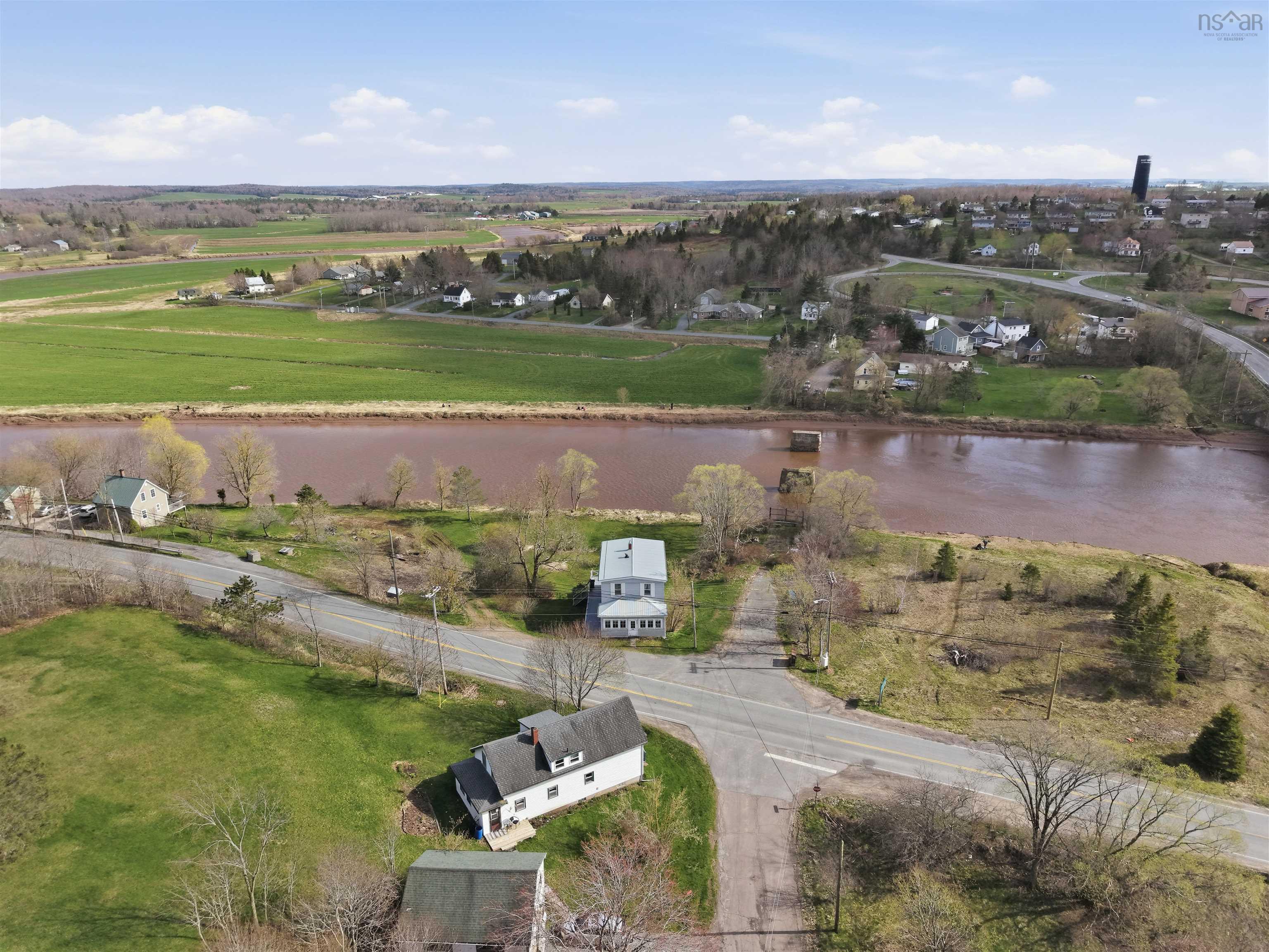 $449,900.00: 2059 HWY 224, Shubenacadie East