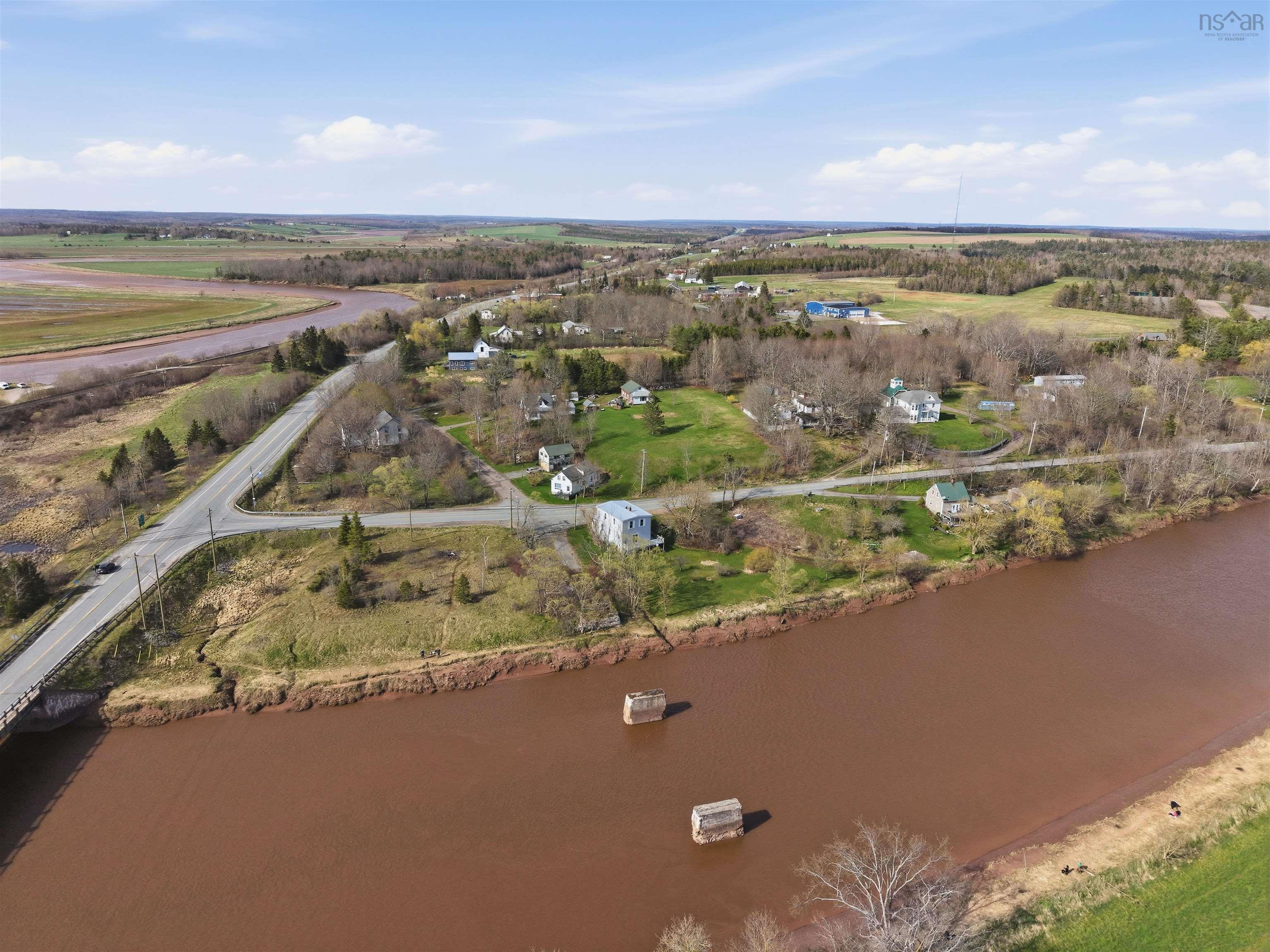 $449,900.00: 2059 HWY 224, Shubenacadie East