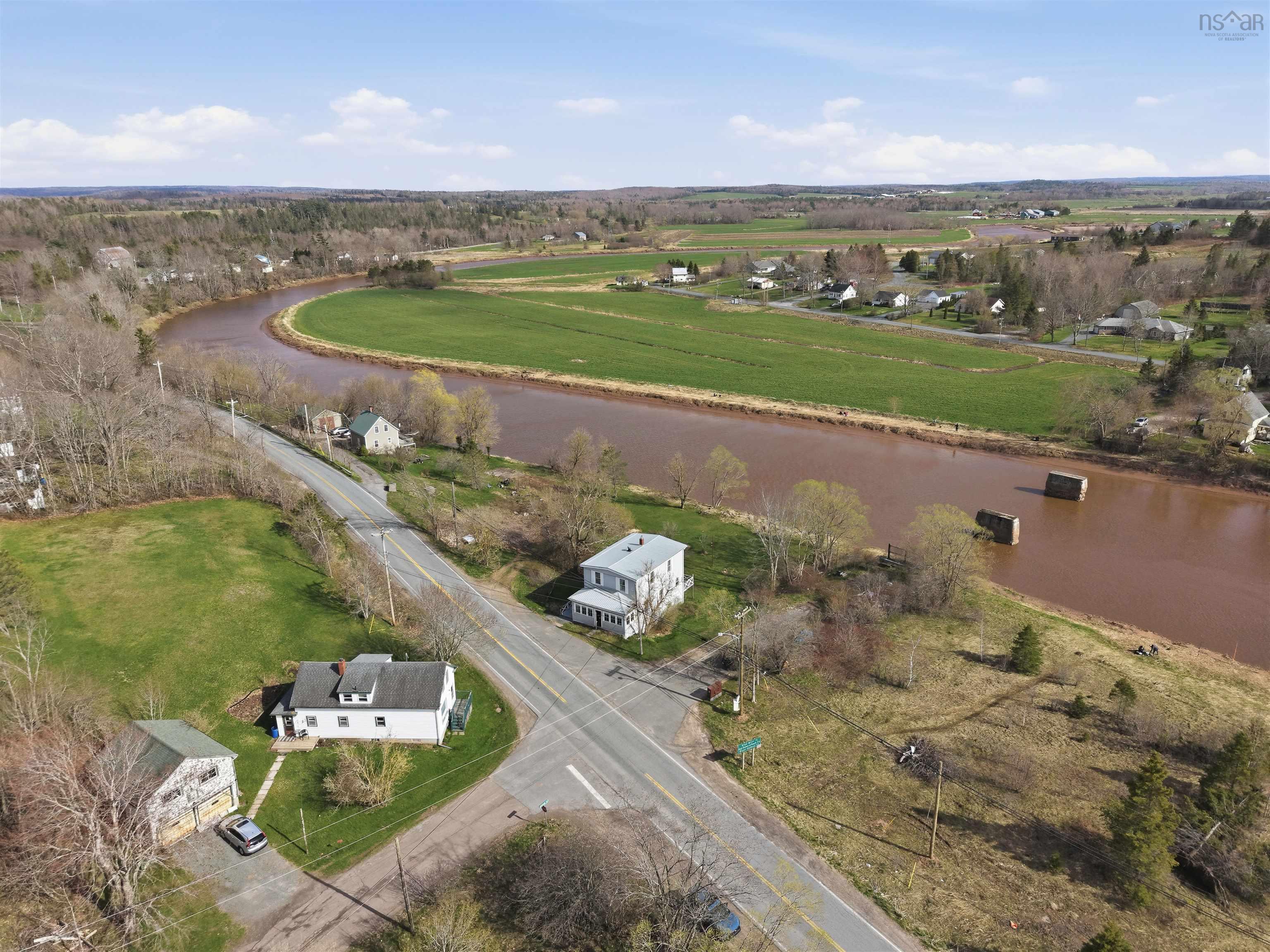 $449,900.00: 2059 HWY 224, Shubenacadie East