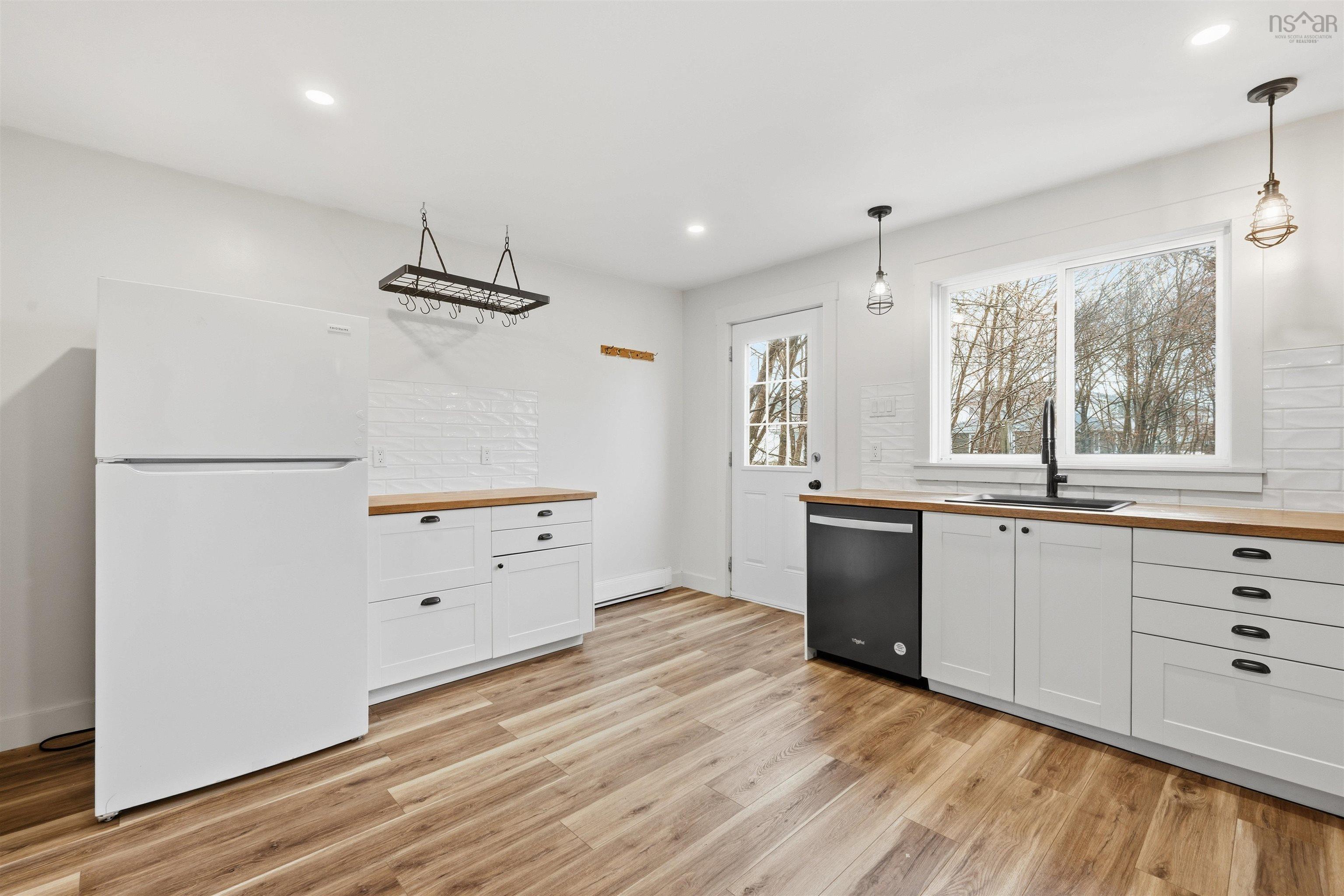$380,000.00: 6 Sylvia Avenue, Halifax
