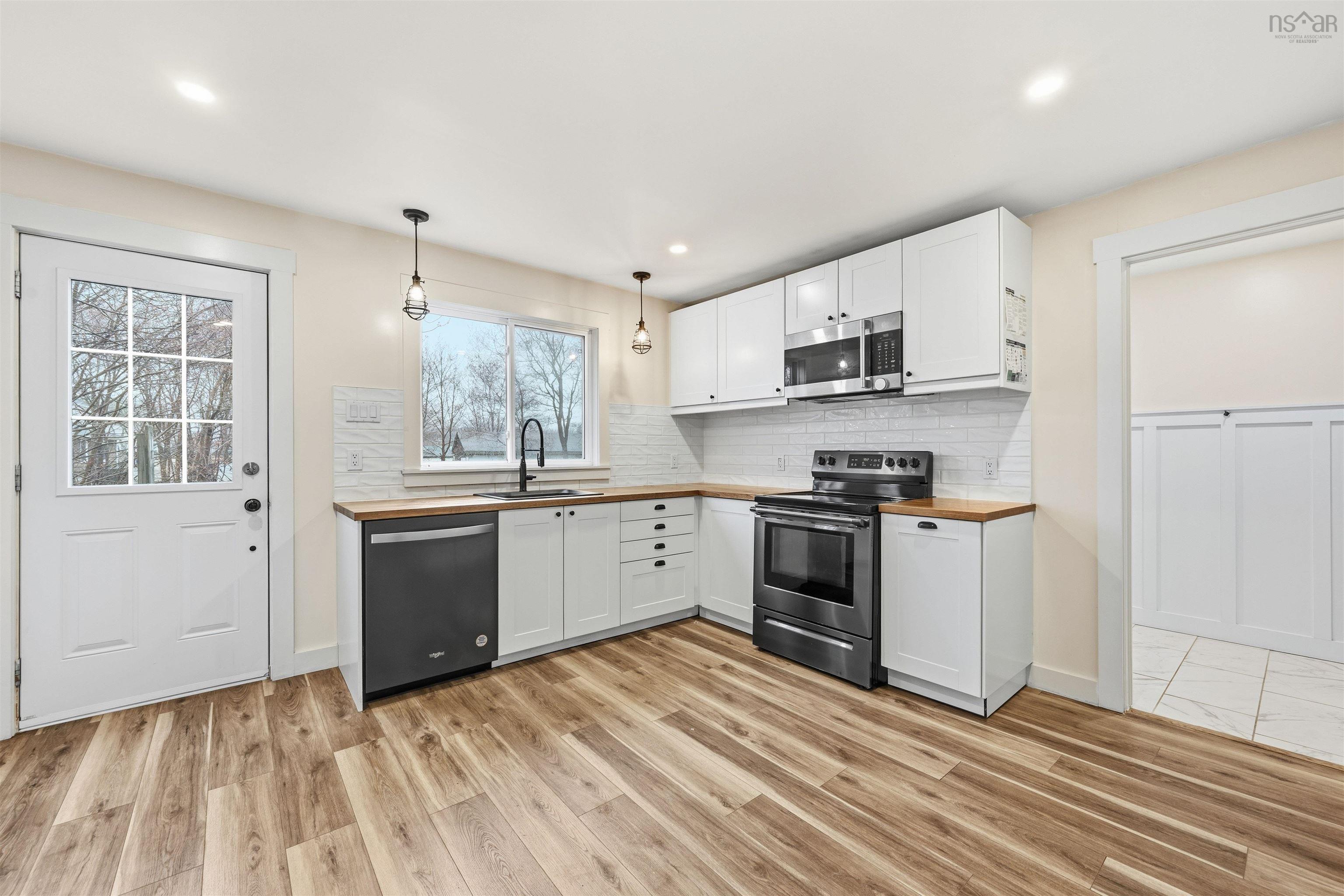 $380,000.00: 6 Sylvia Avenue, Halifax