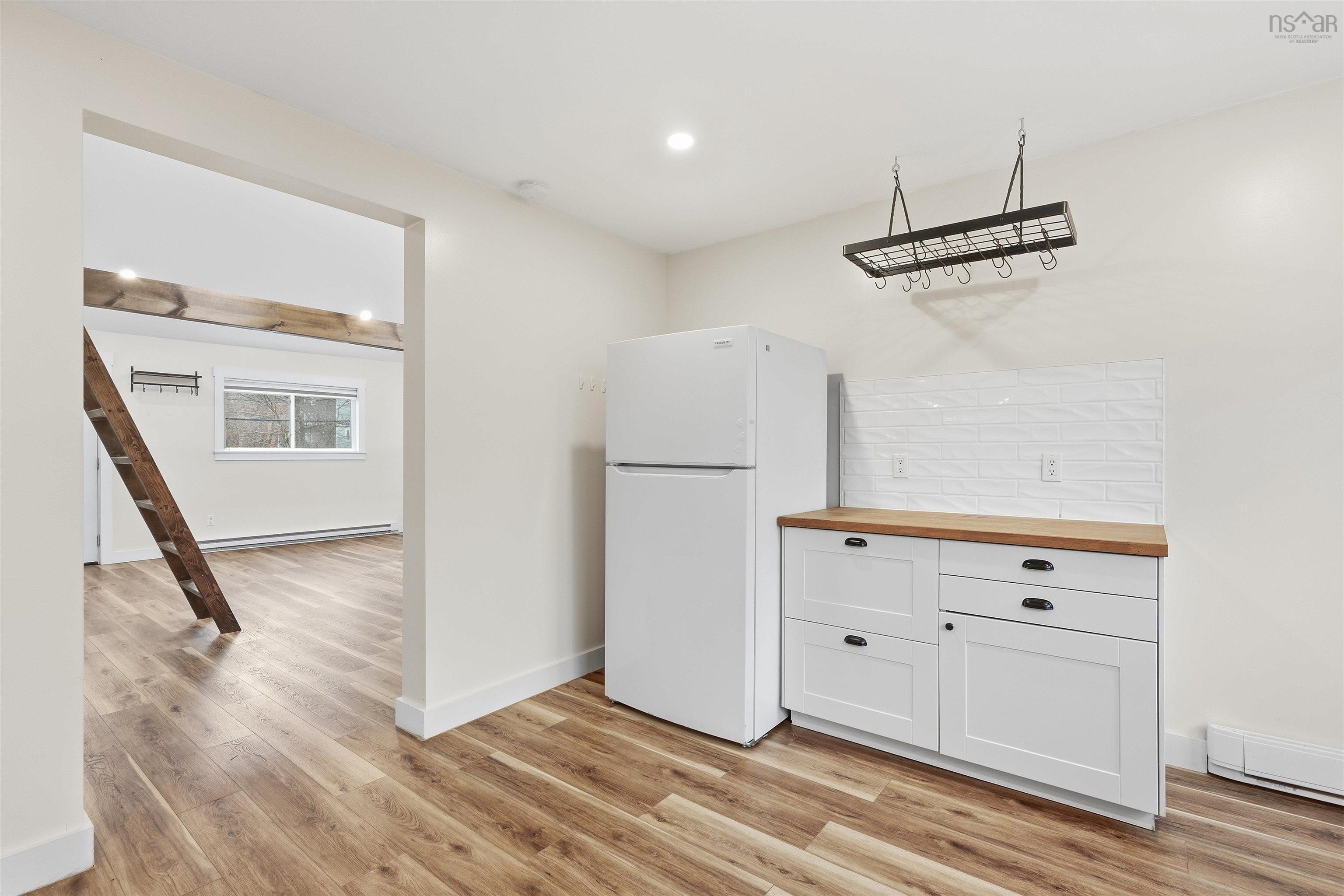 $380,000.00: 6 Sylvia Avenue, Halifax