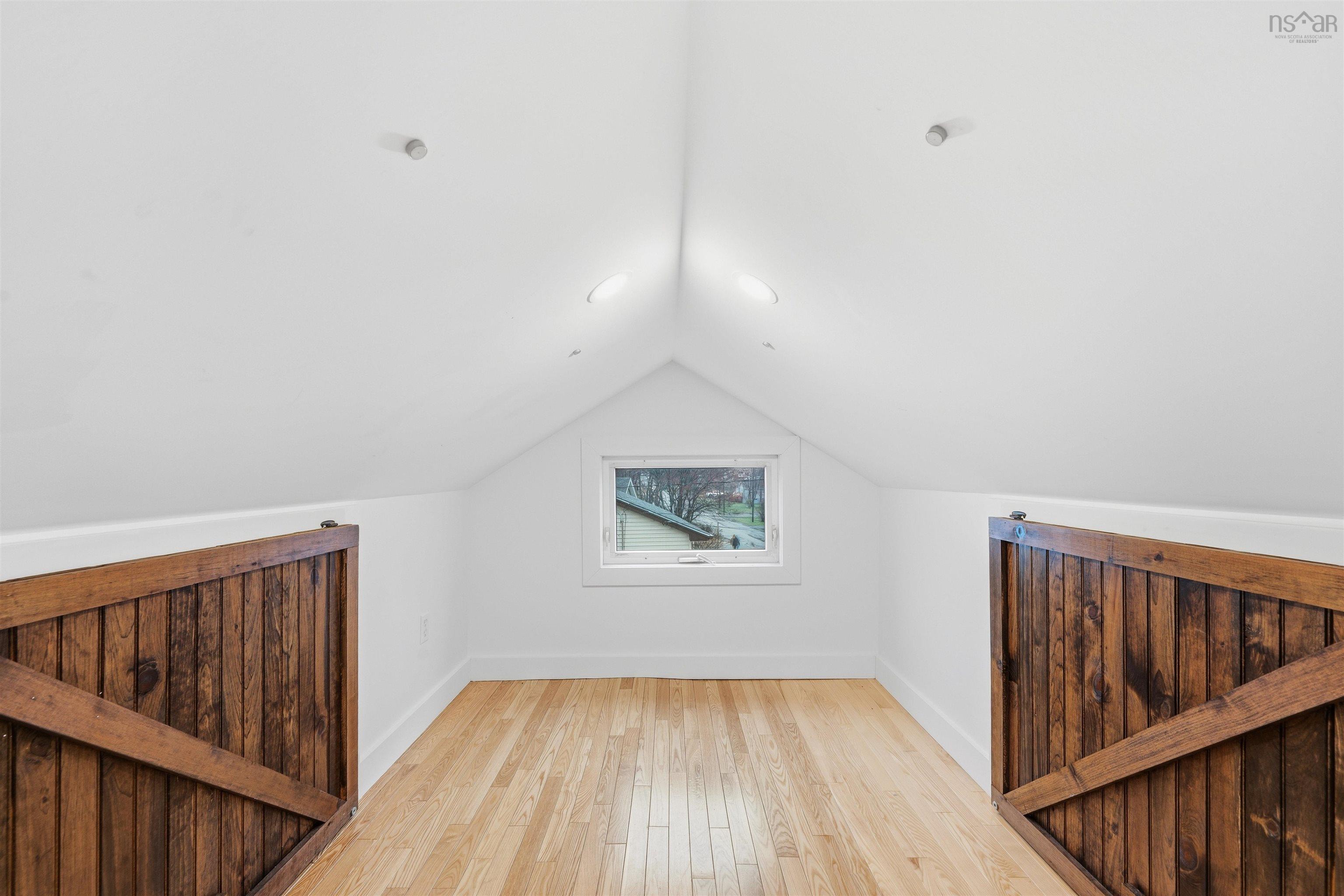 $380,000.00: 6 Sylvia Avenue, Halifax
