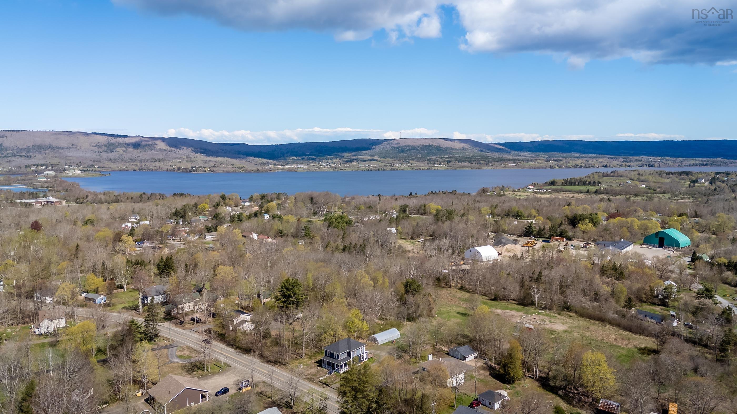 $469,500.00: 9640 Highway 8, Lequille