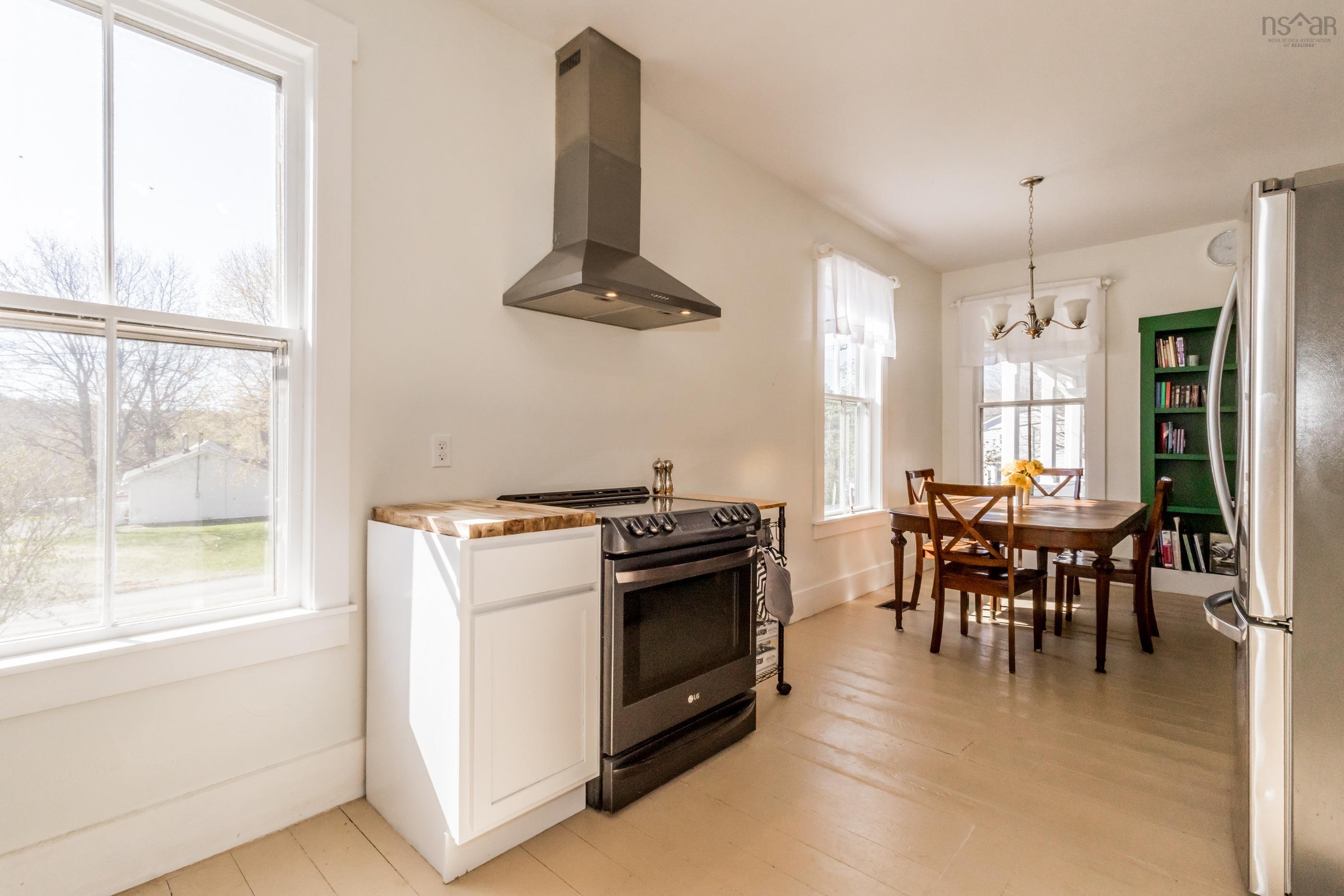 $469,500.00: 9640 Highway 8, Lequille