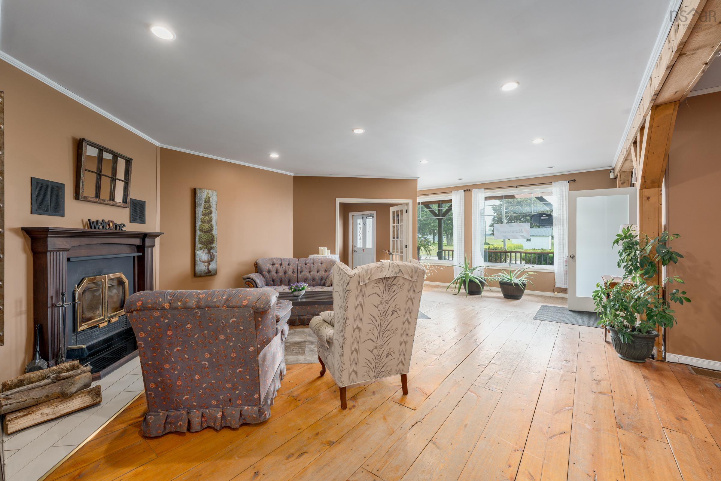 $599,900.00: 9613 Highway 1, Saulnierville