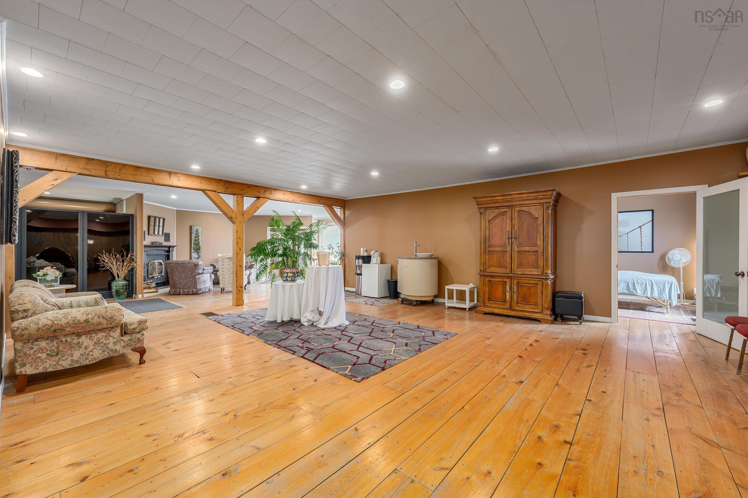 $599,900.00: 9613 Highway 1, Saulnierville