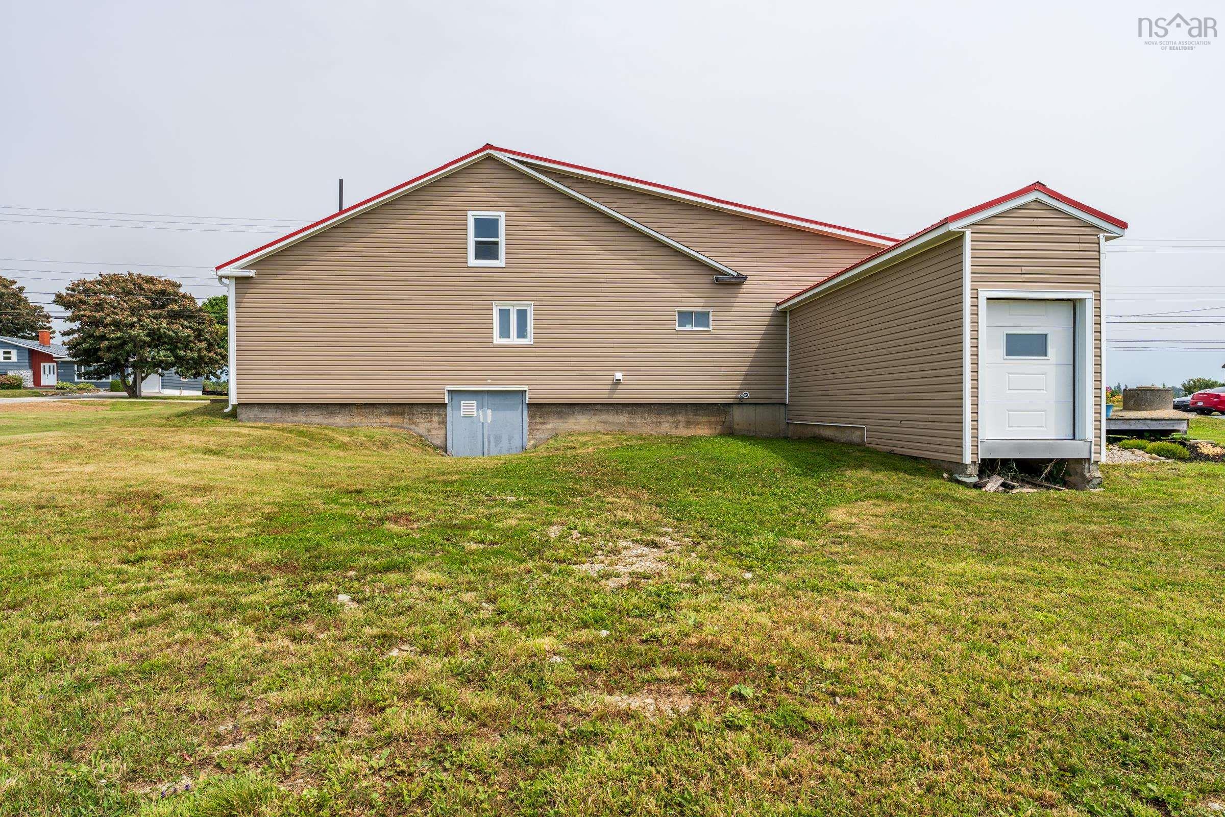 $599,900.00: 9613 Highway 1, Saulnierville